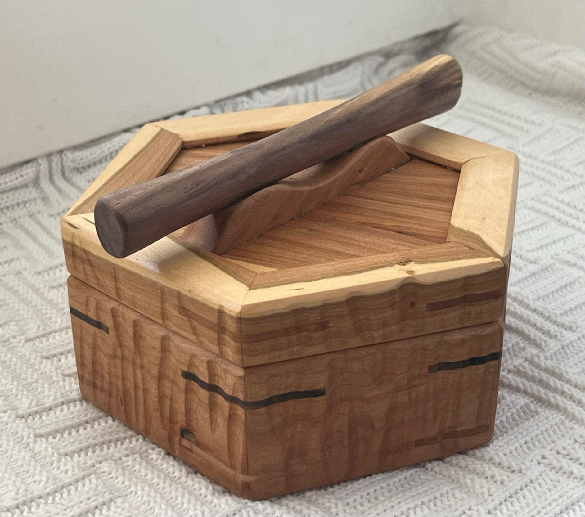 https://i.etsystatic.com/33218092/r/il/754532/5555707992/il_fullxfull.5555707992_ehkk.jpg