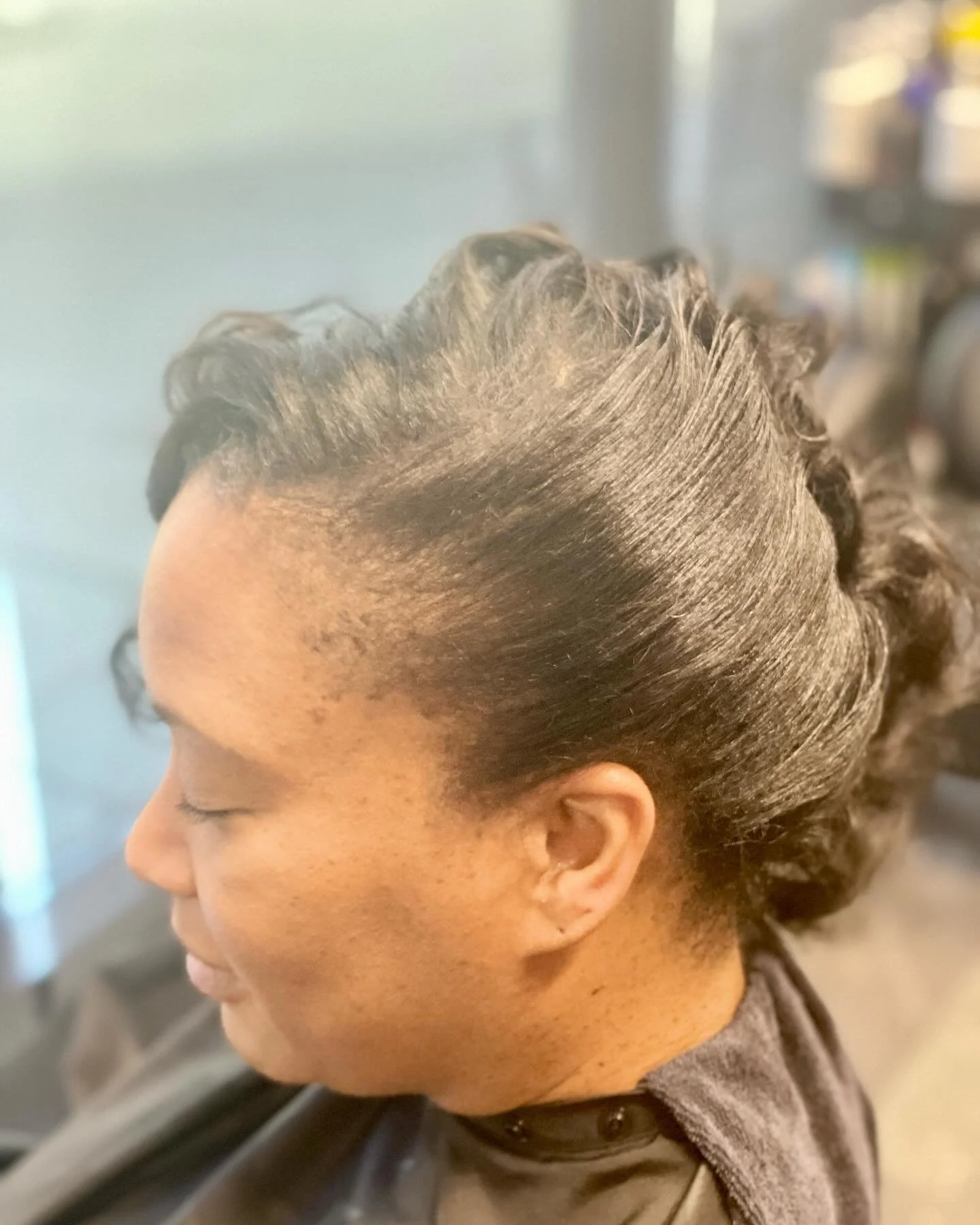 Healthy scalp means healthy hair. Trims are important just like pruning a tree. 

#healthyhair #visageblowout #hydrationtreatment #naturalhaircare #growinghands #silkpress #blowout #dmvstylist #pikesvillestylist #explorepage #owingsmillsstylist #barb