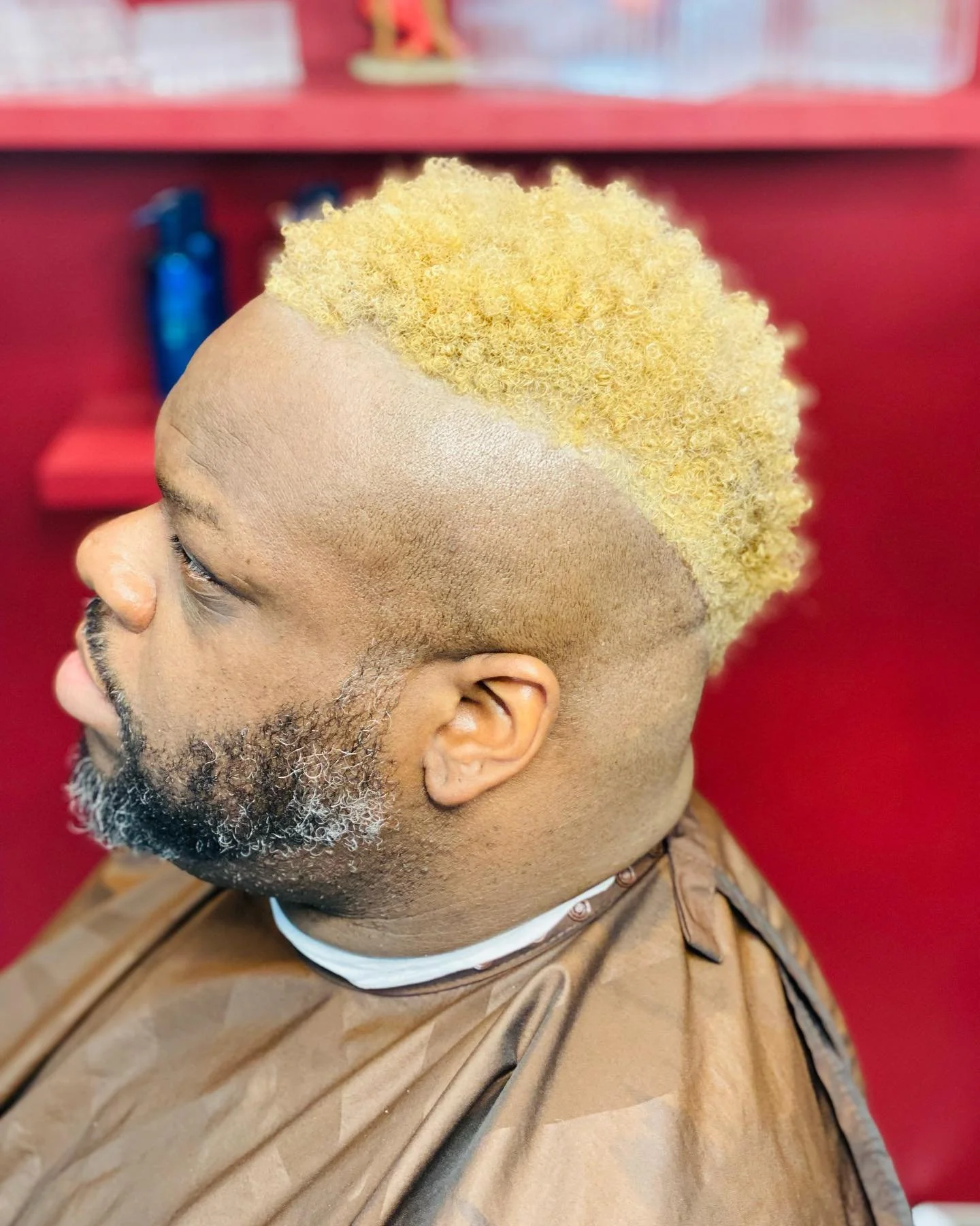 Healthy hair is key 🔑. Lifting the hair without losing the texture and maintaining the integrity of the hair. 

#colorist #hairgoals #haircare #dmvstylist #owingsmillsstylist #healthyhair #explore #explorepage #blonding #visagebeauties #blondebeauty