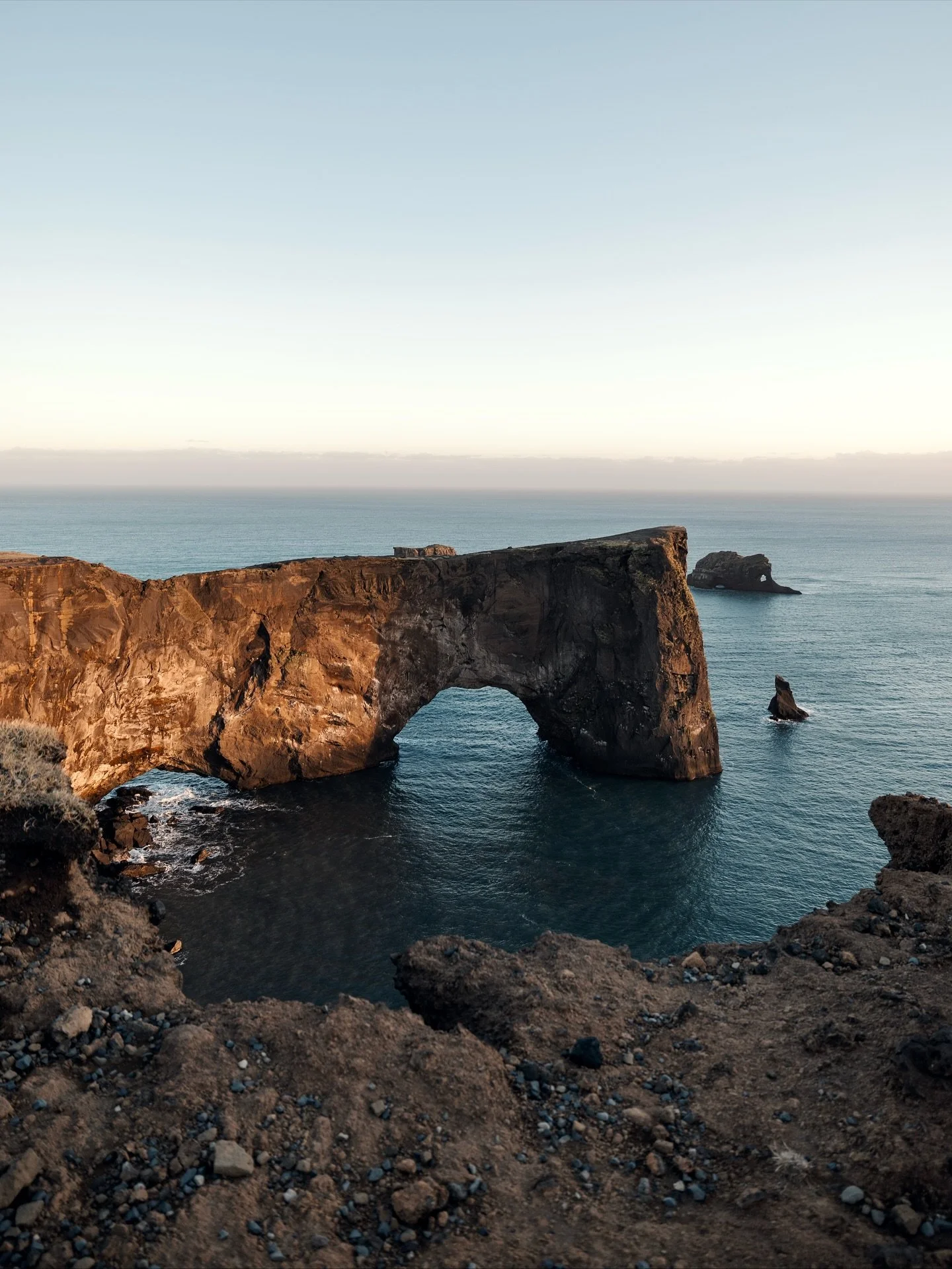 Plan your sunset in Iceland for this spot! 🤩

📍Dyrh&oacute;laey, Iceland. 

#Dyrh&oacute;laey #iceland