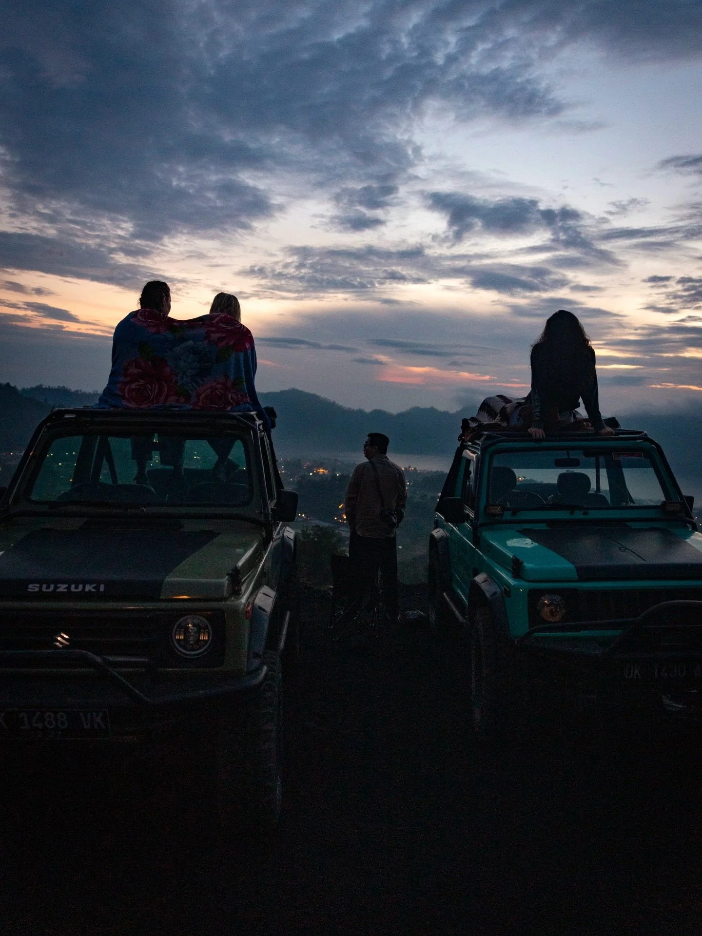 Fin soloppgangtur til MT Batur i Bali🌄

Vi m&aring;tte st&aring; opp kl 03:00, men det &aring; sitte der p&aring; taket p&aring; ein Jeep i morgontimane var verdt det🙌🏻

#bali #jeep #mtbatur #indonesia