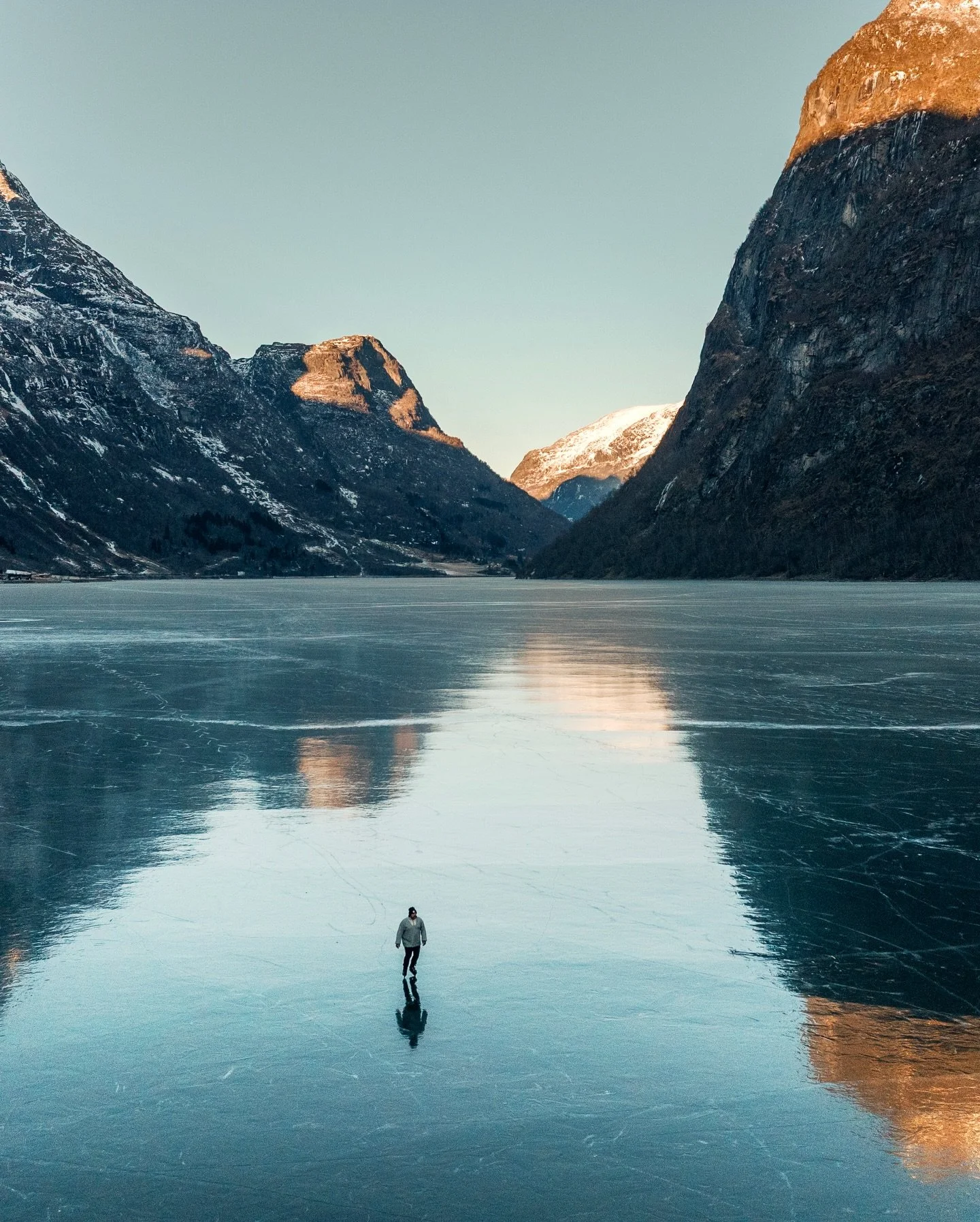 Glad eg fekk oppleve desse nydelege sk&oslash;yteforholda!❄️ Olden leverte! 

Foto: @solfure 

#norge #olden #visitnordfjord #nordfjord #sognogfjordane