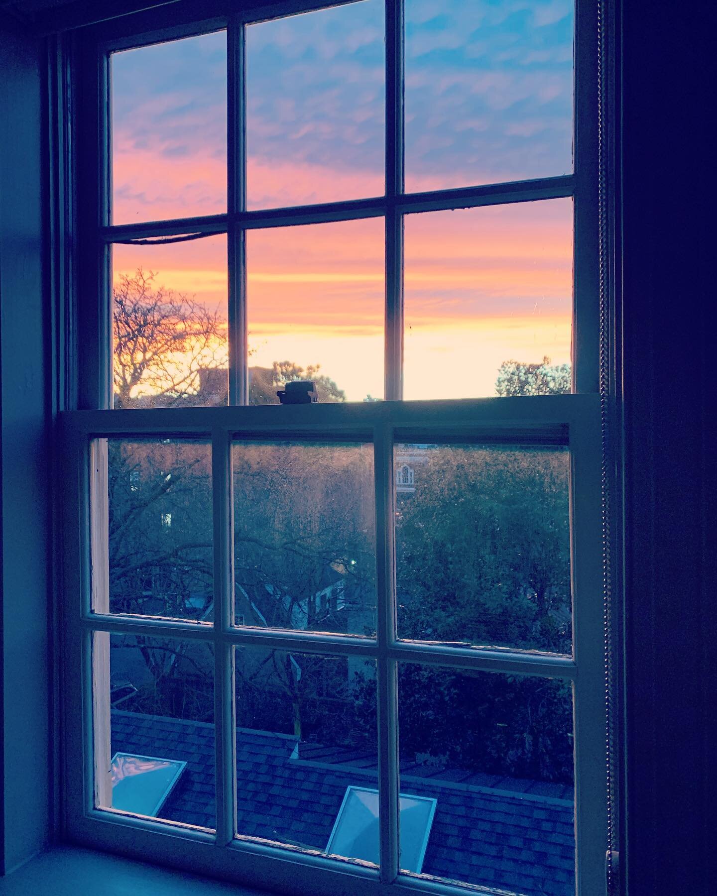 Wishing you peace, joy, and endless sunset vibes in 2023 ☀️🕊️🤍 #600cameronstreet #integrativepsychiatry #sunsetvibes #alexandriava #oldtownalexandria