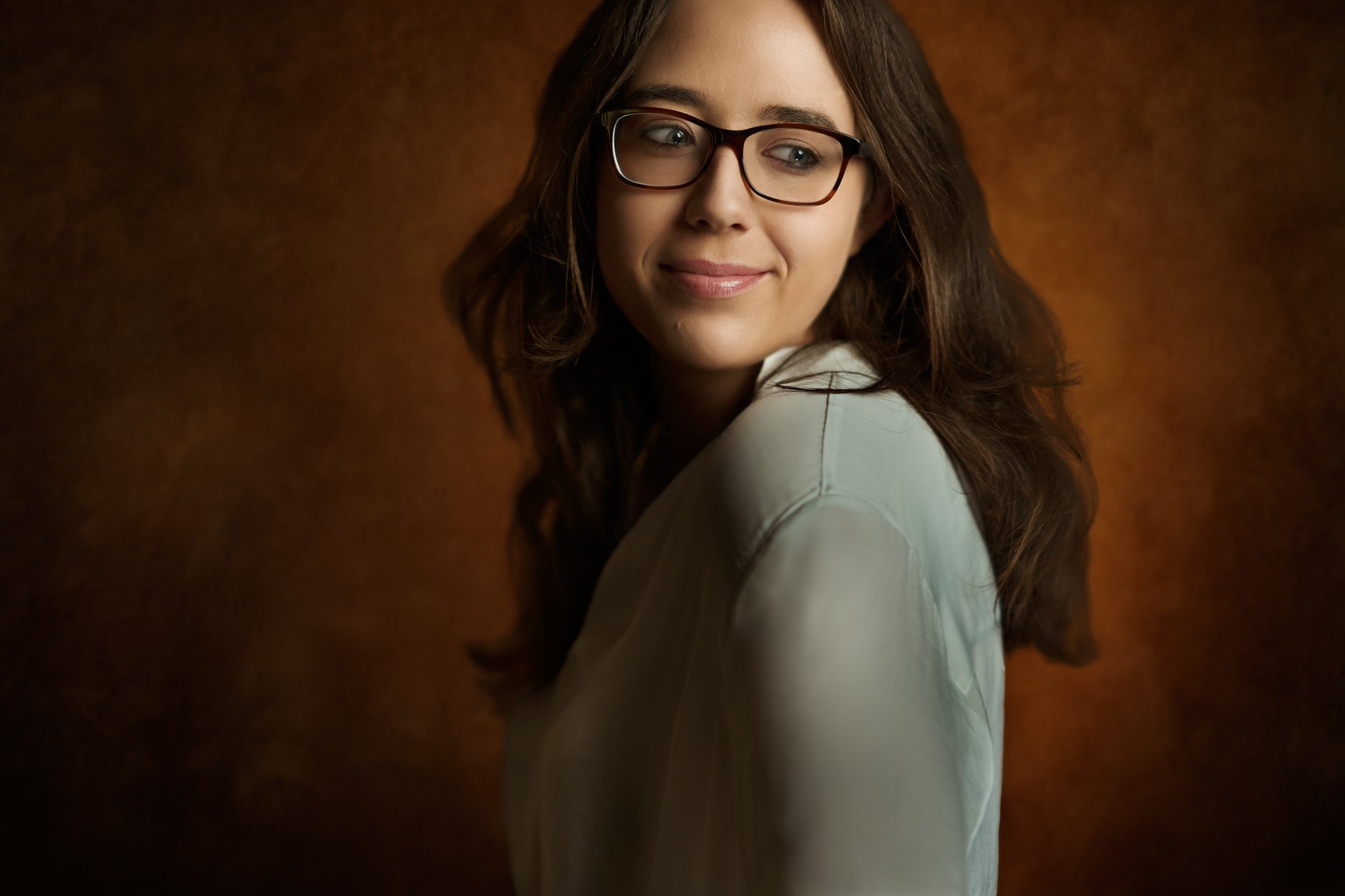 When your partner needs a new headshot for her own photography business - I can only but oblige... @storybridgenz rocking it in the studio!