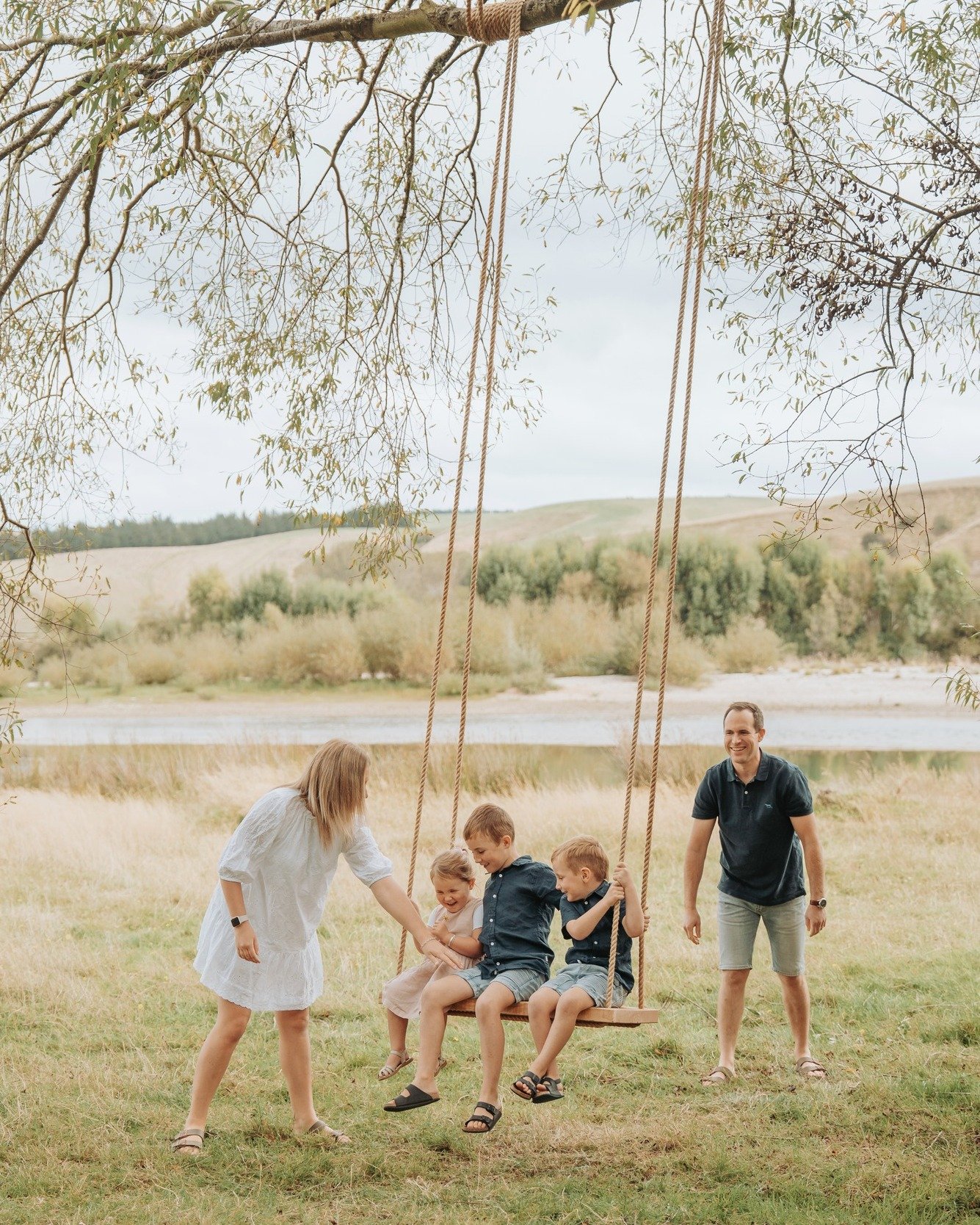 The stunning Craig Family at the Riverside Minis from Autumn! Definitely going to be returning to this beaut location year after year! The leading lines of the trees, the long grass, and iconic Clutha River backdrop - absolute winner! If you ever wan