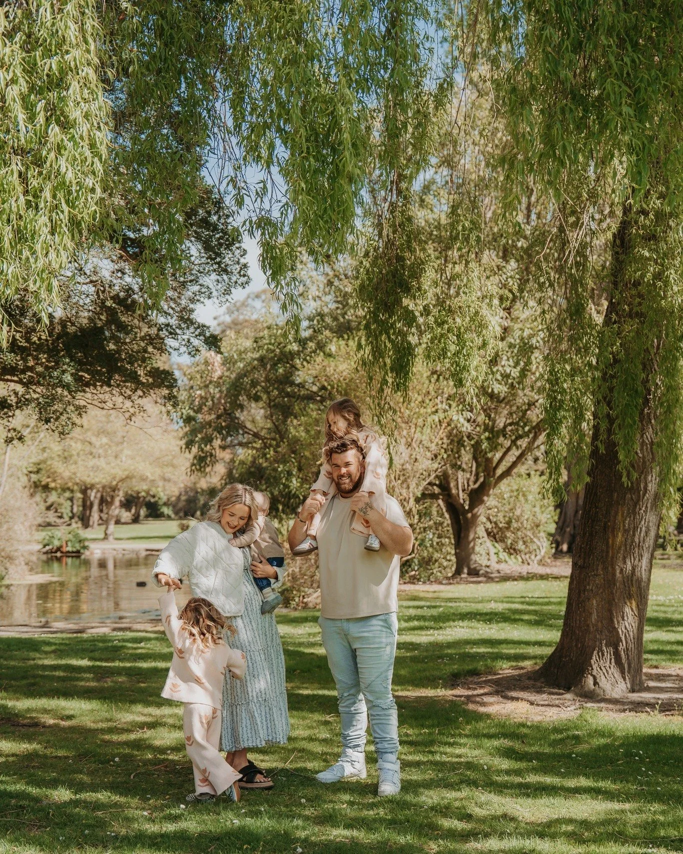 A beautiful Naish Park morning with this gorgeous fam, all the way down here from Timaru! This shoot was gifted to them by Jaz &amp; Carlin who I photographed on their wedding day in 2023! &lt;3 

You can book your own session any time by messaging m