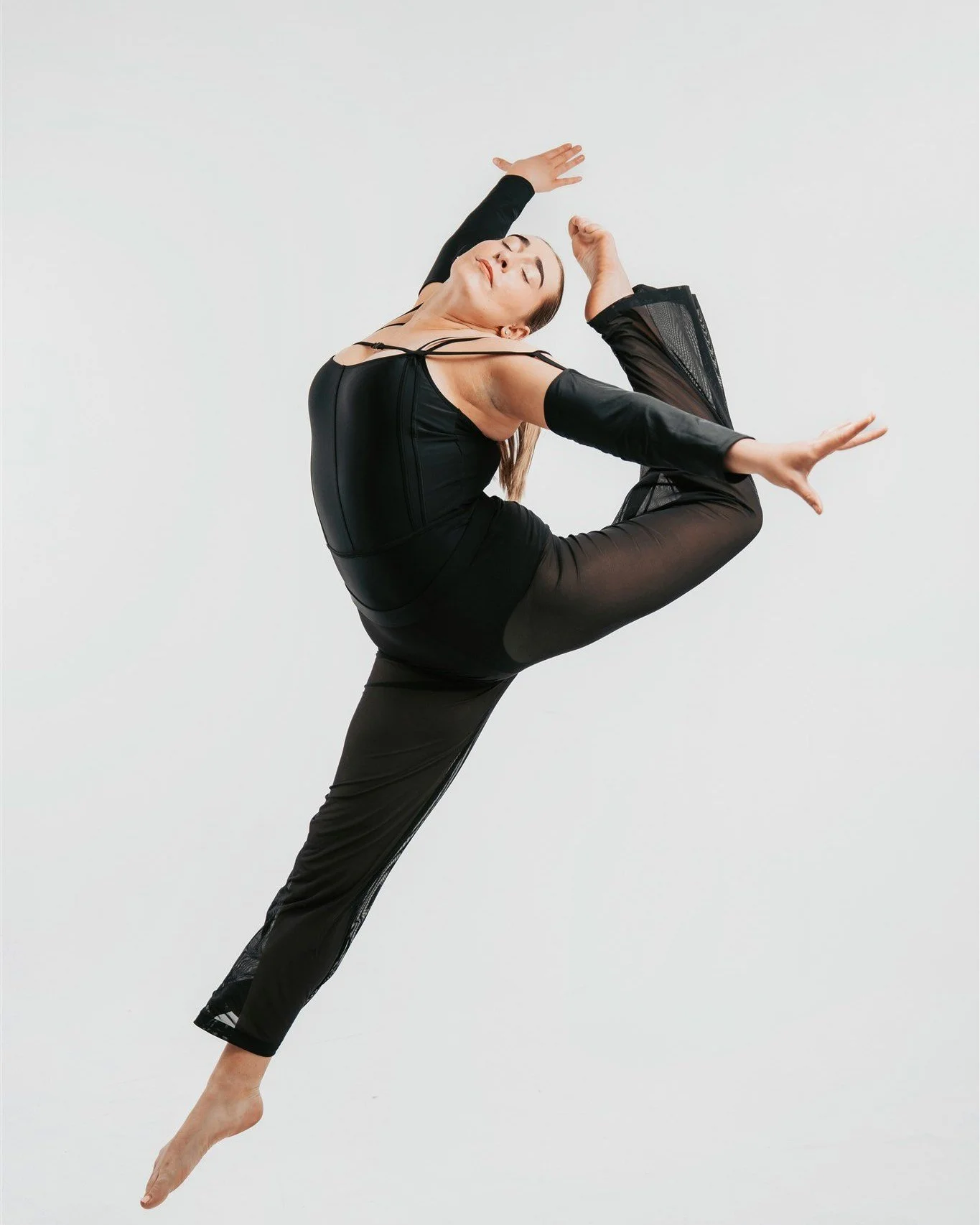 Sending lots of love to the girls from Tribe Dance competing today at the National Finals for the Evolution Dance Competition! Ahead of their trip their incredible dance teacher Taylor organised to have the team in studio to celebrate this huge achie