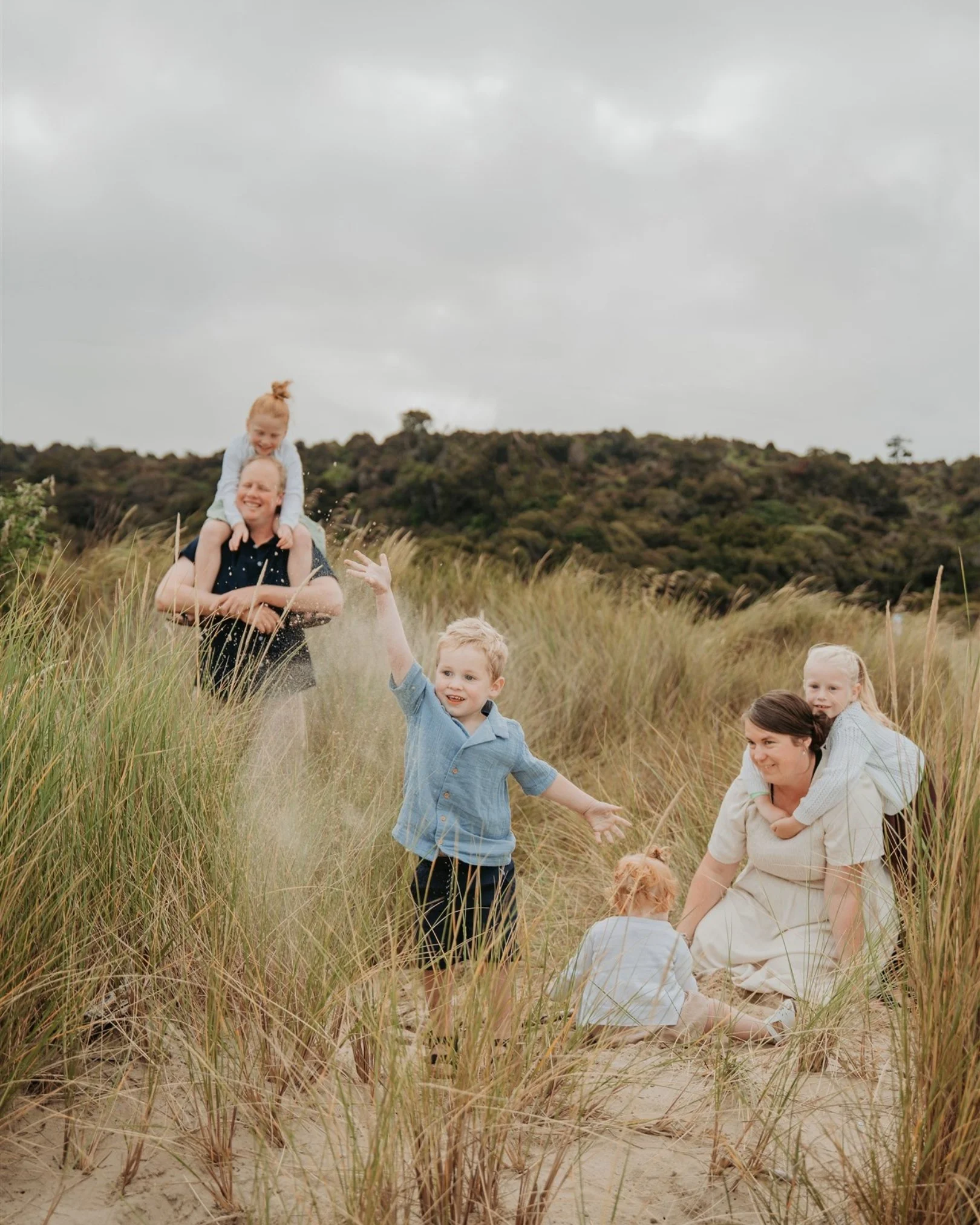 Earlier this year the Bosch family were down from the Wairarapa visiting family. Trading farm life for a bit of beach love down at Kaka Point we took a moody beach day and turned them into genuinely treasured family memories that they get to keep for