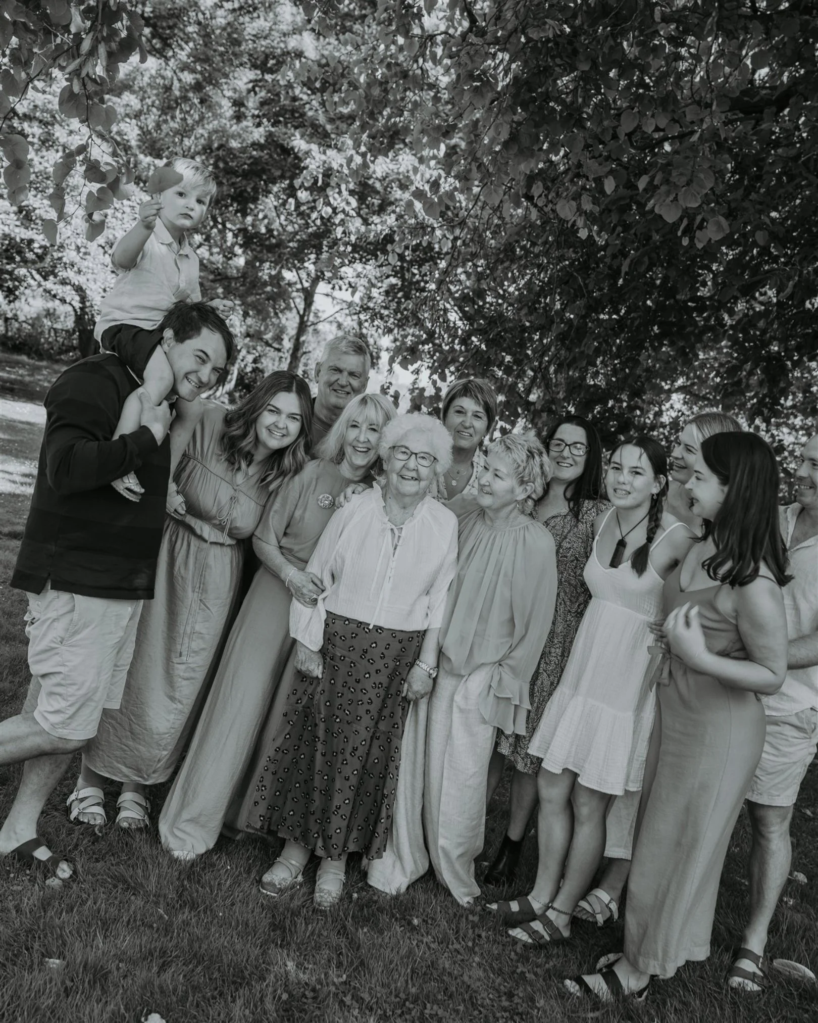"Thanks Mikayla, it was a great experience! Every photo you captured is incredible!! Thank you so much!" 🥹

Hannah organised to get the whooooole Gold Family together for a full Heirloom Session at Naish Park! This was their Christmas gift
