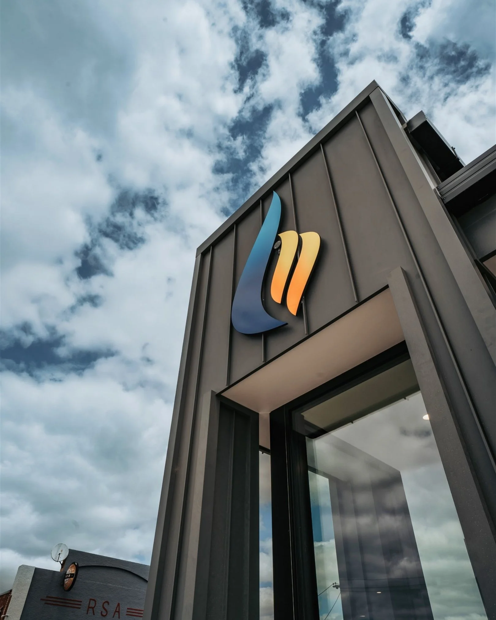 Loved getting to photograph our new local Southern Plumbing &amp; Heating build for @constructsouthnz!

Every inch of this beauty was thought out, from the exterior, the showroom, meeting rooms, and workshop, right down to the details.

We focused on