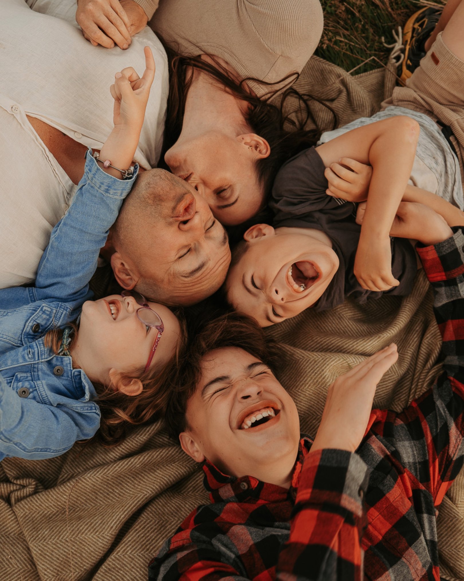The Shearer Family are something pretty special team. <3 Share in a snapshot of their evening setting off for a riverside picnic adventure, with sausages, cloud watching, piggy back rides and all of the laughs! This is a perfect example of a Story