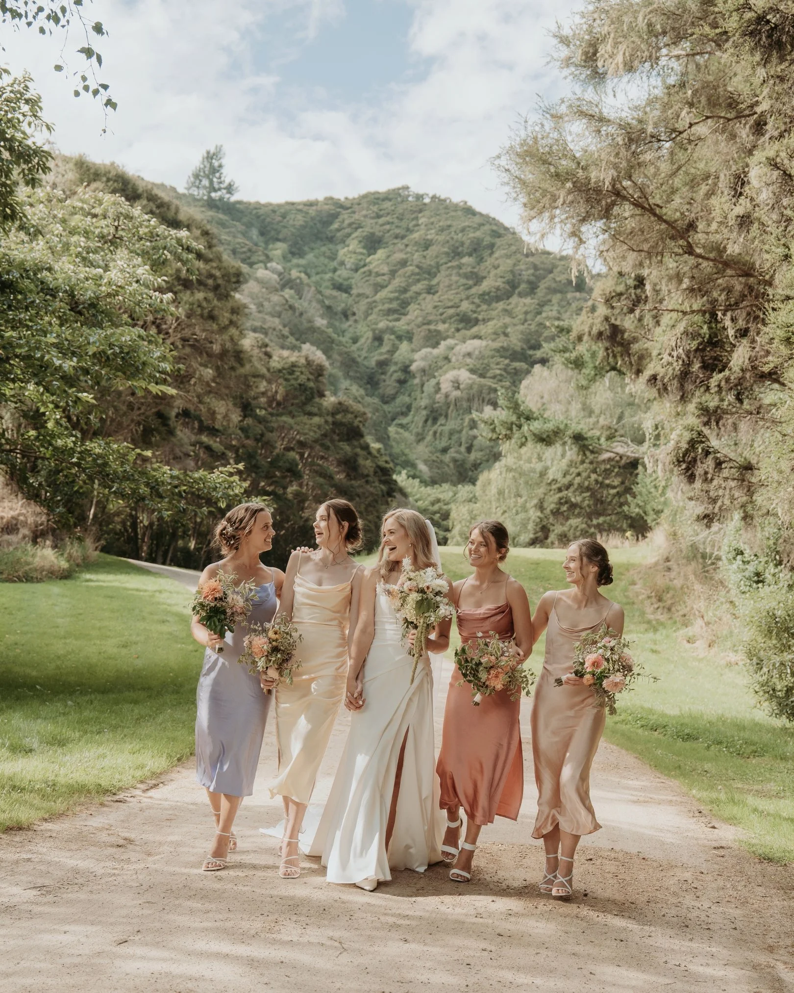 I feel like these moments with these girls will live rent free in my head forever. 🤍

A little reminder when planning your wedding: the people you choose to have beside you matter more than almost anything else.

The right people can turn an ordinar