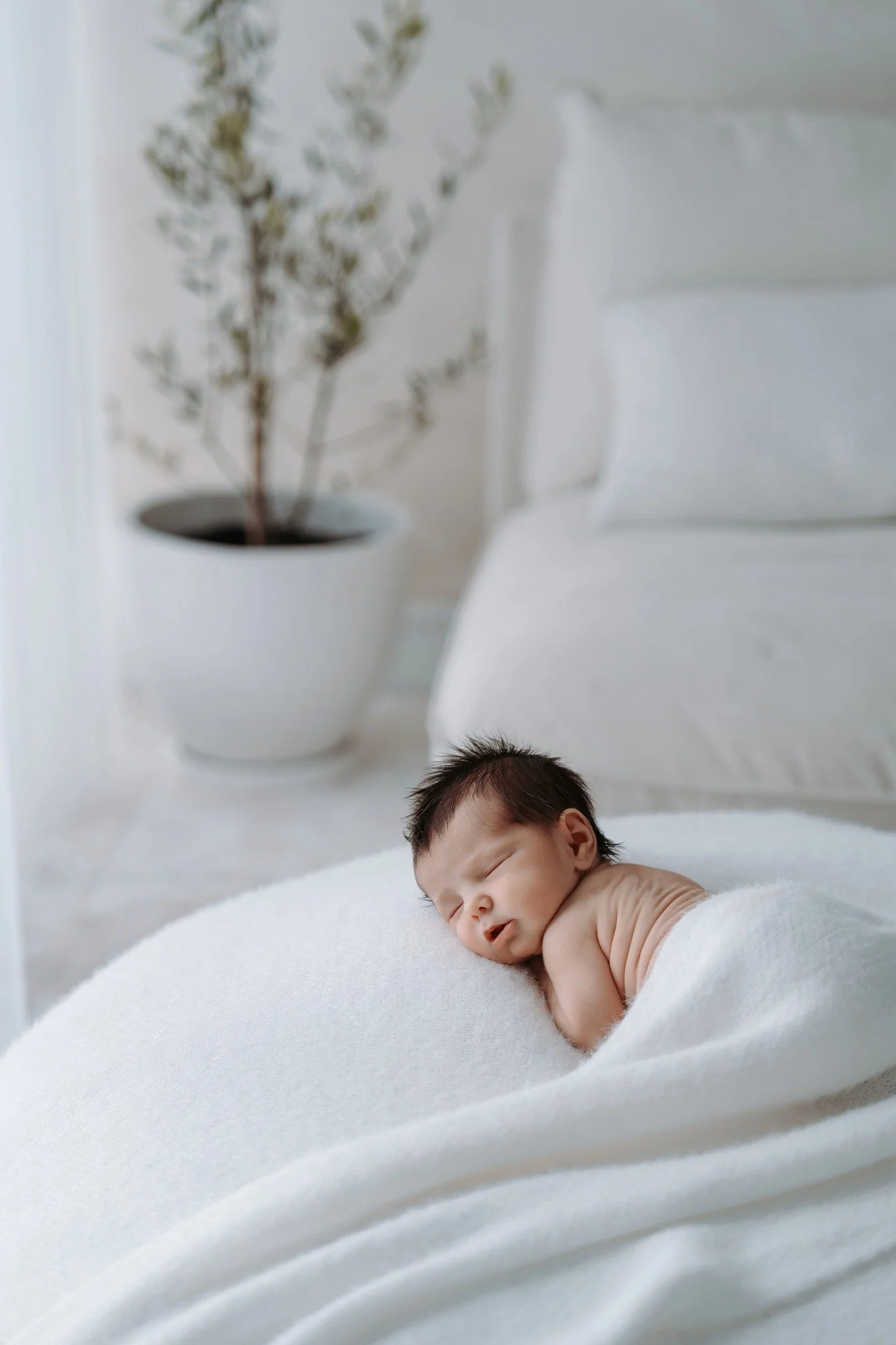 A big thank you to Indi and her Mum &amp; Dad for coming in to help me test out my new lifestyle area for newborn sessions. What an absolute angel! Eeeeek! Look at her wee back rolls! I'm just smitten! 🤍