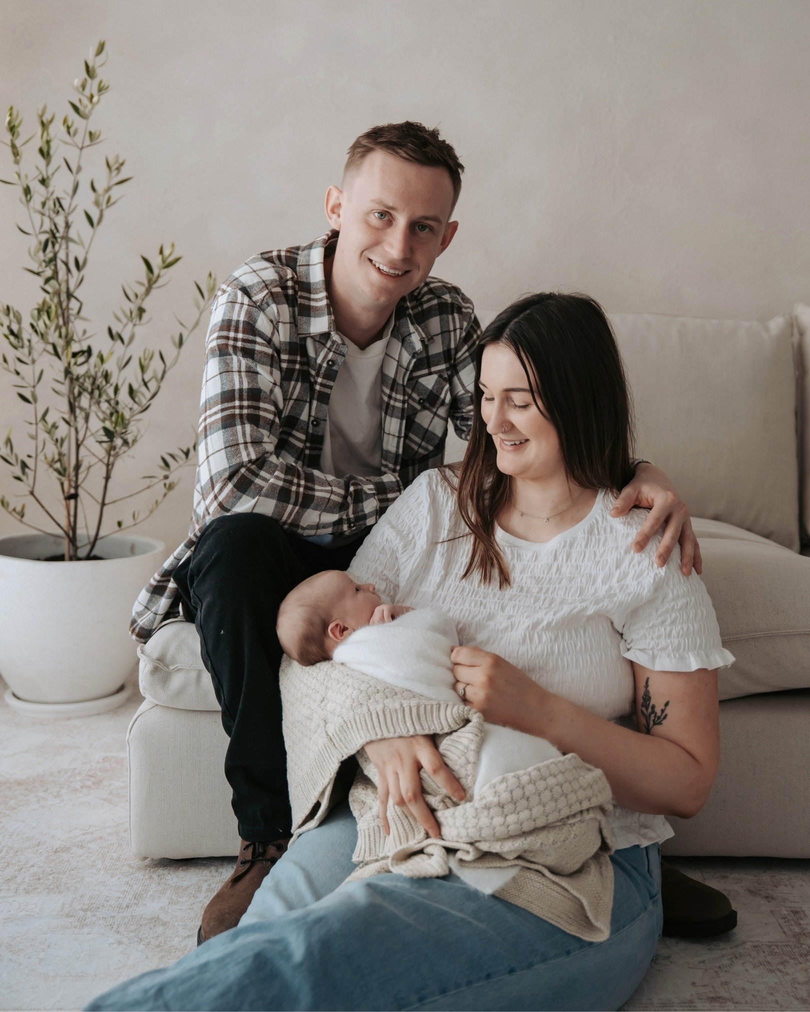 Sophie, Aaron, Big Brother Parker &amp; Baby Lucy 🌸

#Storybridge #sonyalphaanz #DunedinNewbornPhotographer #DunedinPhotographer #OtagoNewbornPhotographer #OtagoPhotographer #SouthOtagoPhotographer #BalcluthaPhotographer #Balclutha #NewbornPhotograp