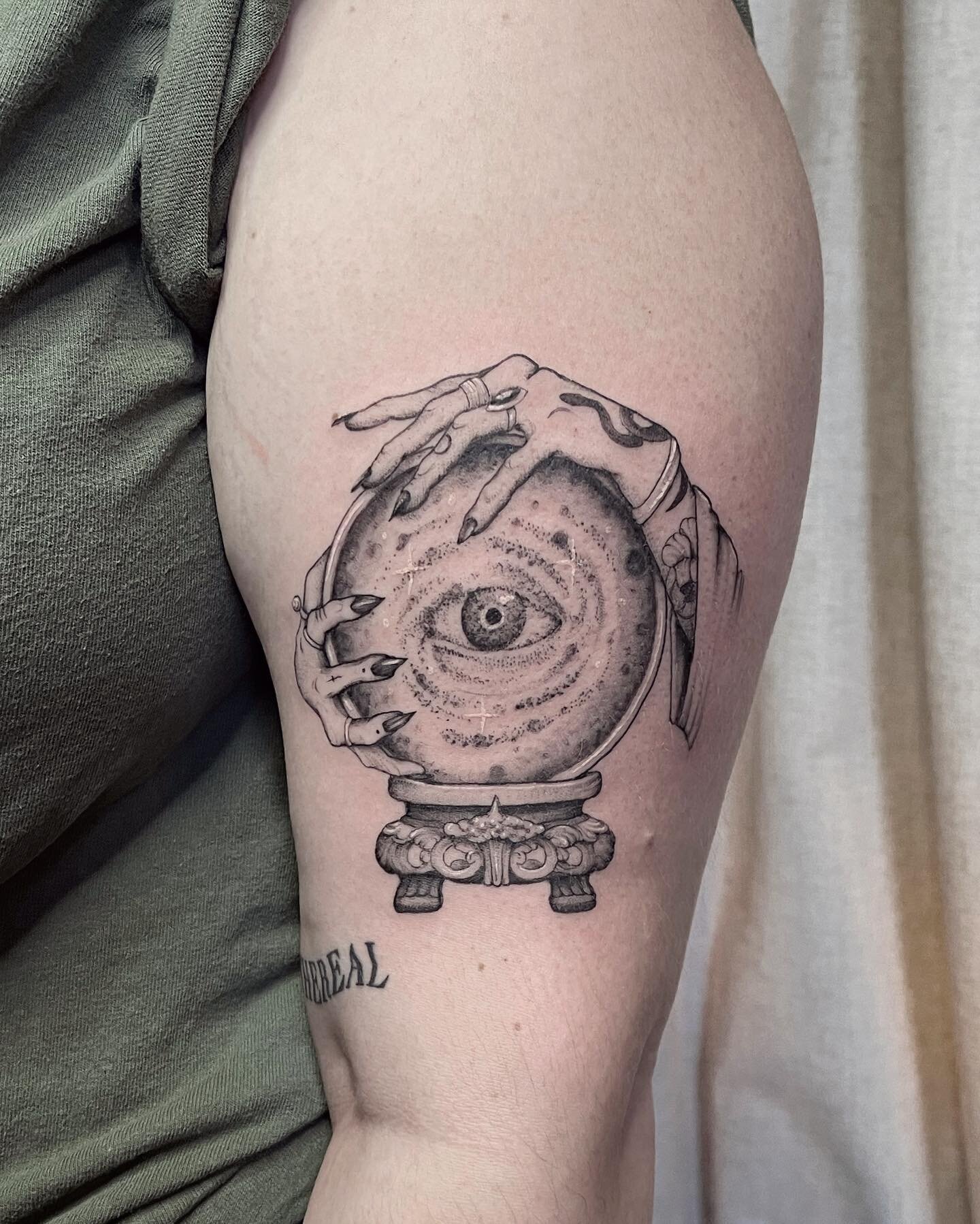 .
🔮
.
.
.
#tattoo #crystalballtattoo #mntattooers #minneapolistattooartist #witchtattoo #tattoodesign #tattooideas #finelinetattoo