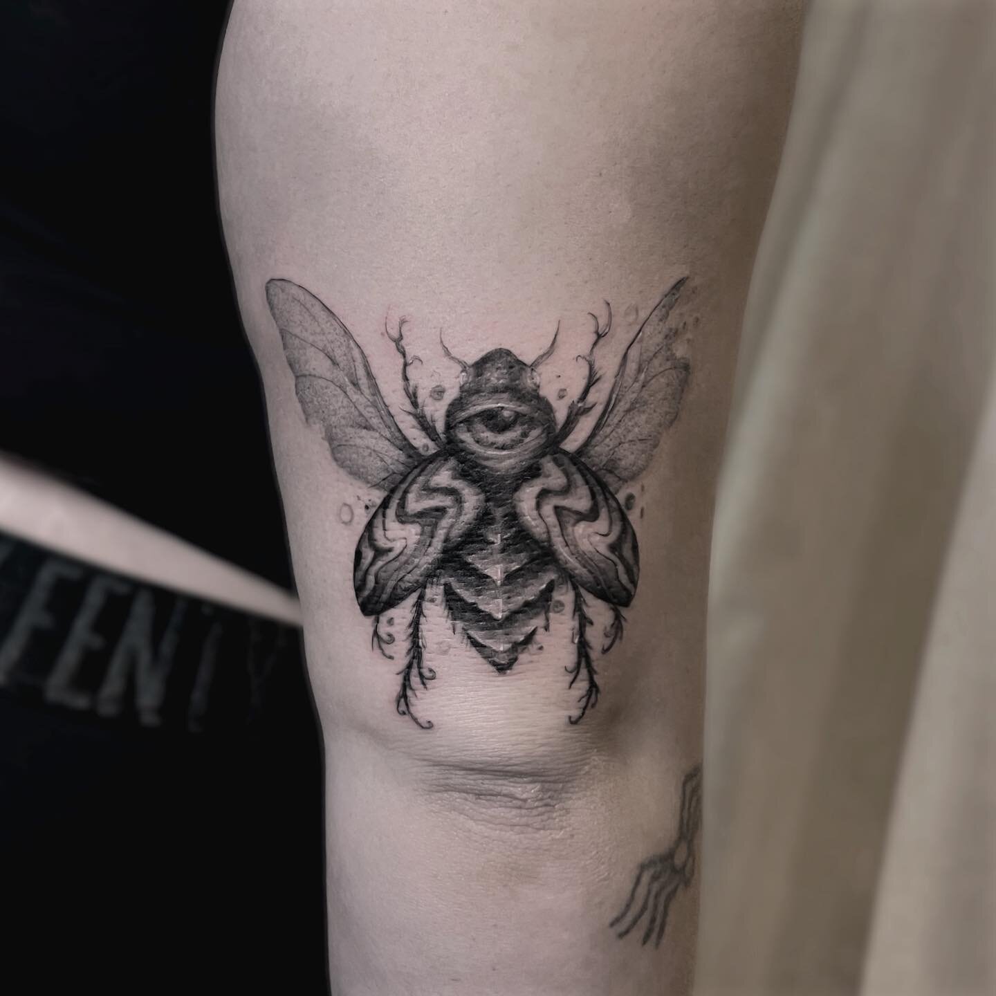 .
🪲
.
.
.
#beetletattoo #blackworktattoo #darktattoo #trippytattoo #mntattpoers #minneapolistattooartist #finelinetattoo #tattooideas #tattoodesign