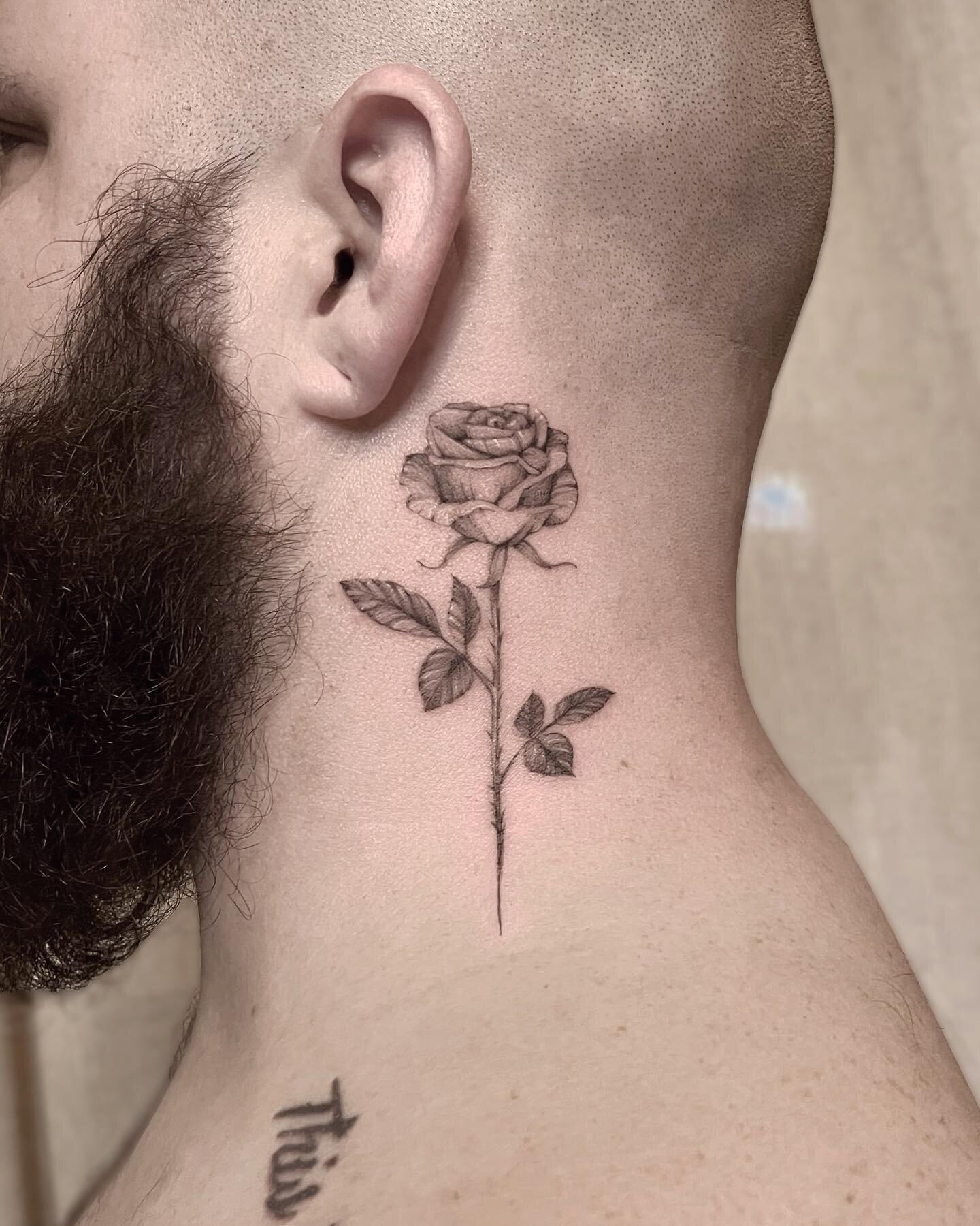 .
🌹
.
.
.
#rosetattoo #finelinetattoo #necktattoo #floraltattoo #finelinefloral #mntattooers #minneapolistattoo #minneapolistattooartist #tattooideas