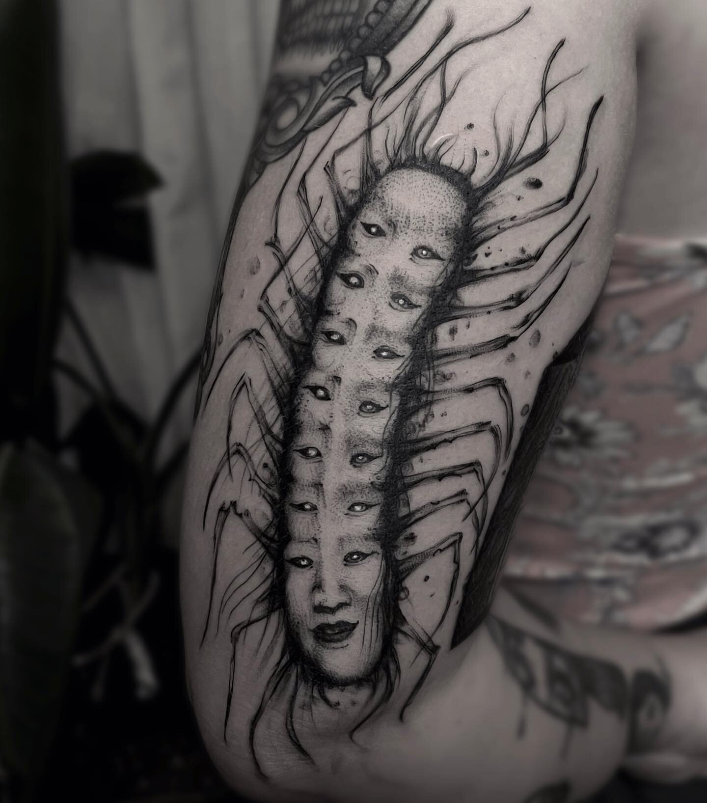 .
Noh
.
.
.
#nohtattoo #nohmask #centipedetattoo #blackworktattoo #creepytattoo #mntattooers #minneapolistattoo #spookytattoo