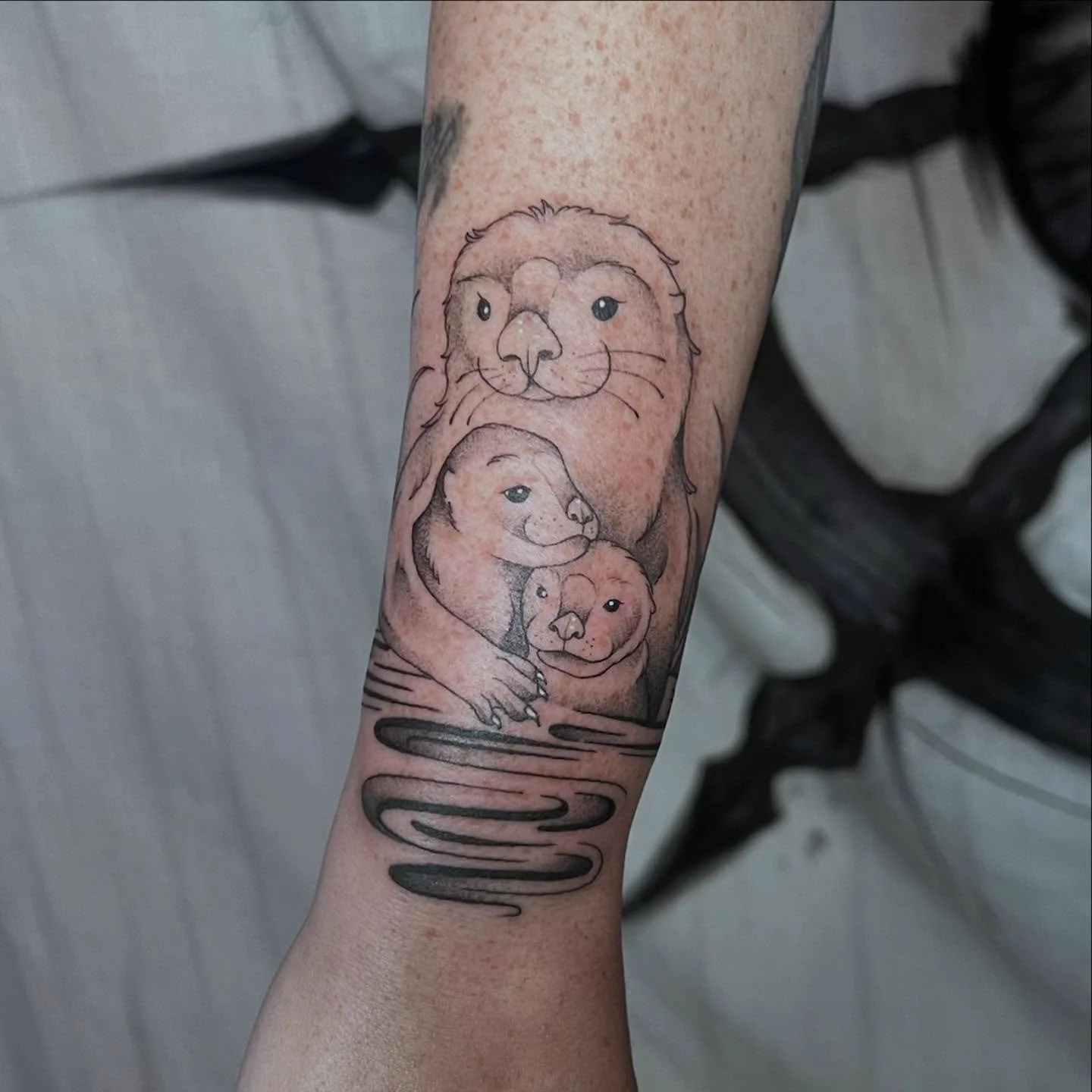 A little otter family🦦

Books are open for October and November!📖
-
#mntattooers #mnfemaletattooartist #blackandgreytattoo #blackandgreyartist #minneapolis #uptownminneapolis #tattoo #ottertattoo #otters #crittertattoo