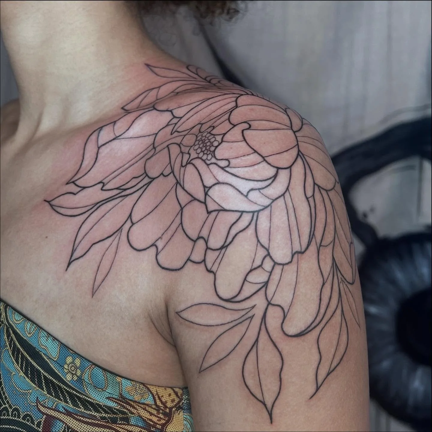 Loving the way this has turned out so far 🥰

Last 3 Slides for some healed work 🫶

Books are open for October and November!📖
- 
#mntattooers #mnfemaletattooartist #blackandgreytattoo #blackandgreyartist #minneapolis #uptownminneapolis #tattoo