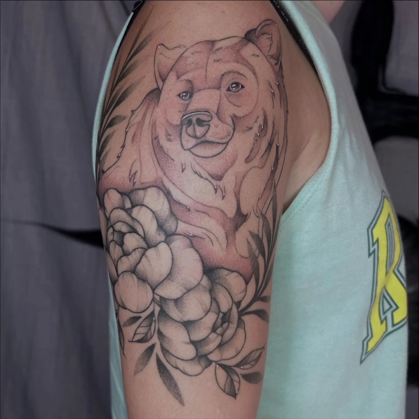 Got the shading done on this lil guy!🐻

Floral work is mine aswell🫶

Books are open for November! 📖

DM to book or click the link in my bio!🔗

-
#mntattooers #mnfemaletattooartist #blackandgreytattoo #blackandgreyartist #minneapolis #uptownminnea