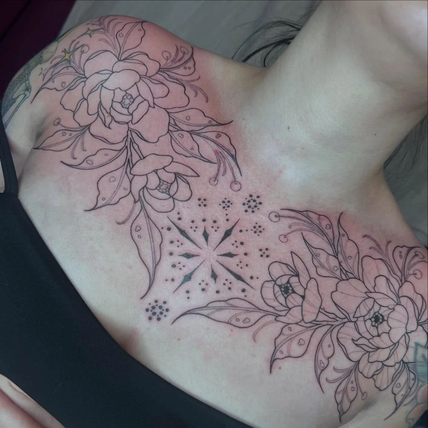 Got started on this gorgeous chest piece! Can&rsquo;t wait to keep working on this one🌿

Books are open for December!📖

DM to book or click the link in my bio!🔗

-
#mnfemaletattooartist #blackandgreytattoo #chesttattoo