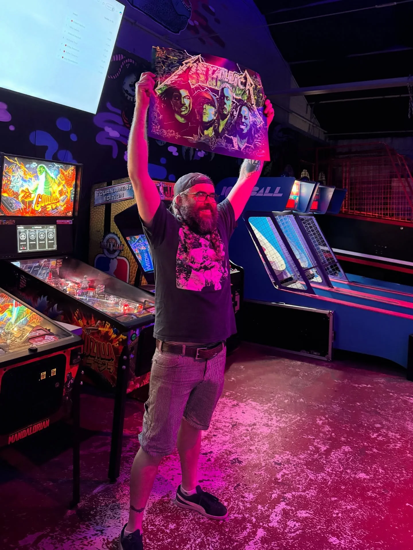 🏆 another Tuesday night in the books, with Mike L coming out with the @sternpinball @metallica translite prize! We love to see it.
Catch you next week for another edition of pinball league at @emporiumneworleans — $1 to play, all skill leve