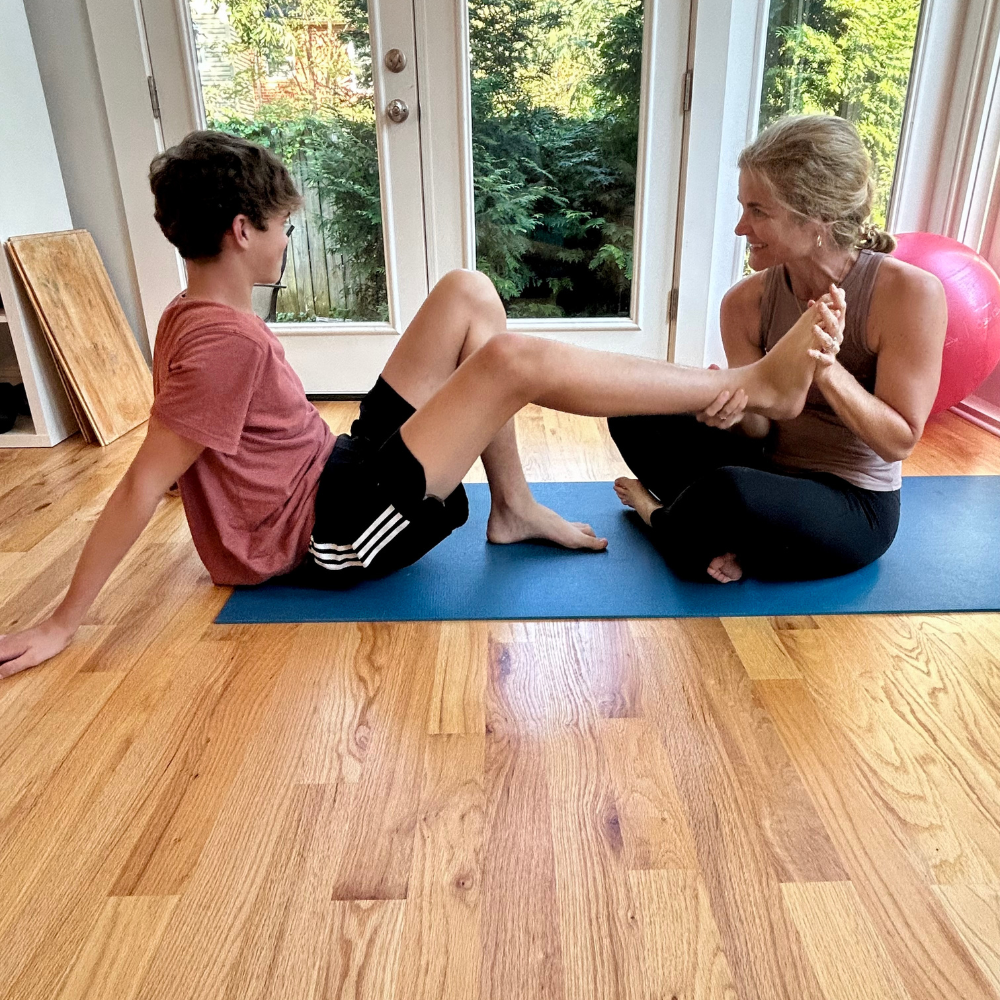Relational, developmental somatic therapy practice with two-person movement interaction