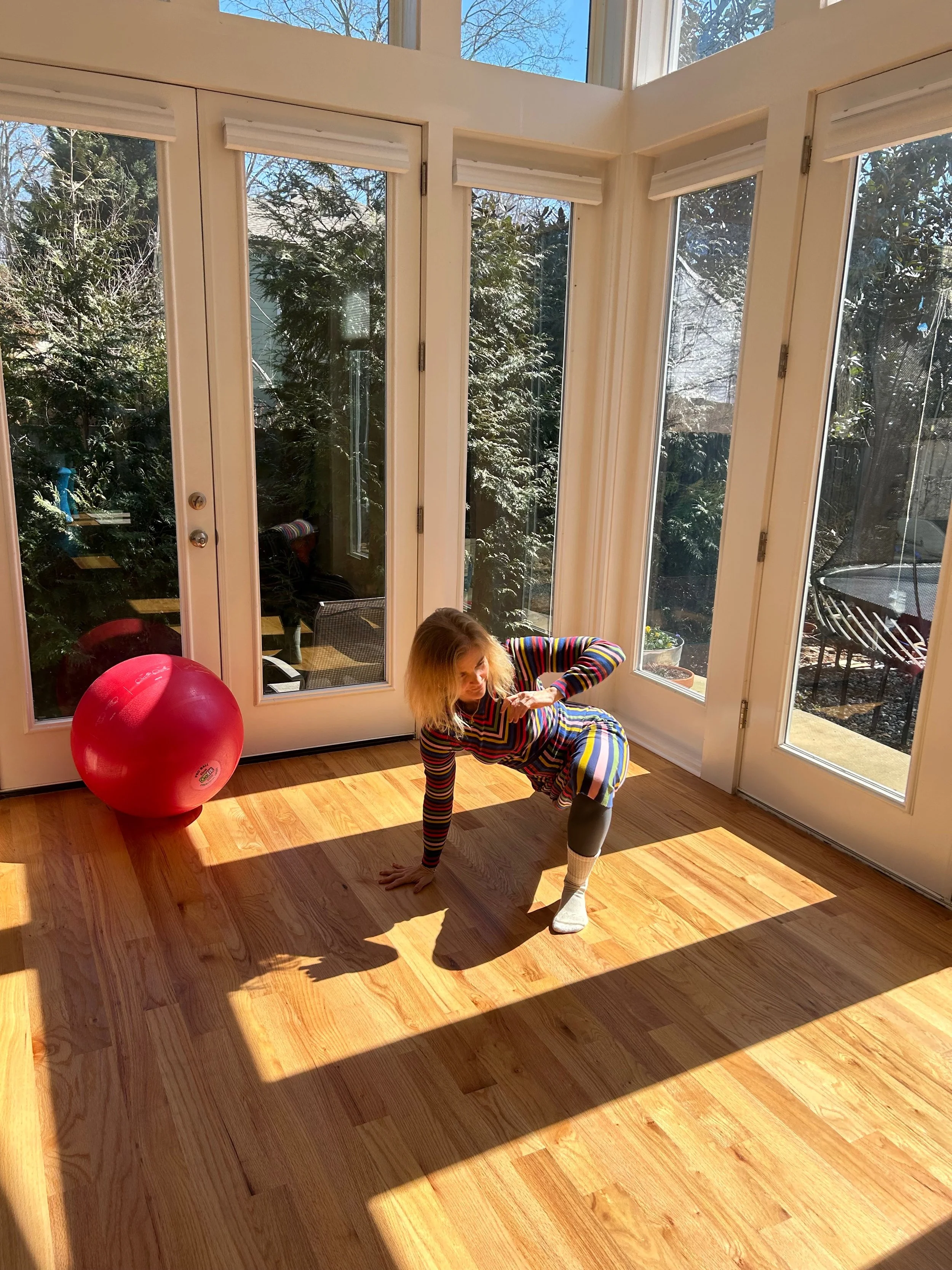 Caroline Gebhardt, LPC, RSME/T, somatic therapy Atlanta, Intuitive Eating, Polyvagal Theory, Nervous System Regulation, Non-diet, Movement Therapy, Eating Disorder Therapy Atlanta and Decatur, Georgia