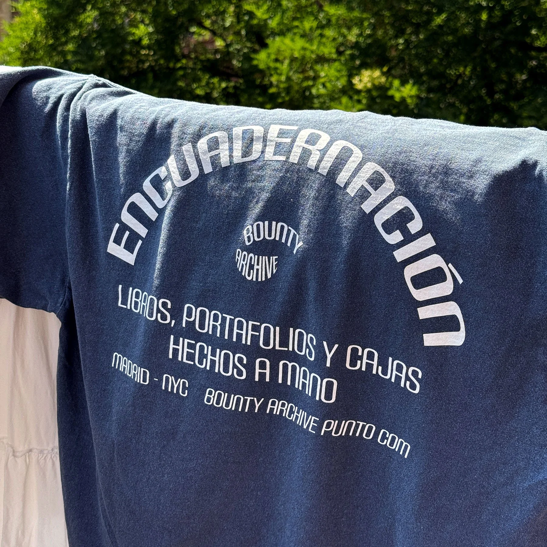 Encuadernacion Bounty Archive_Tee_Square_Web.jpg