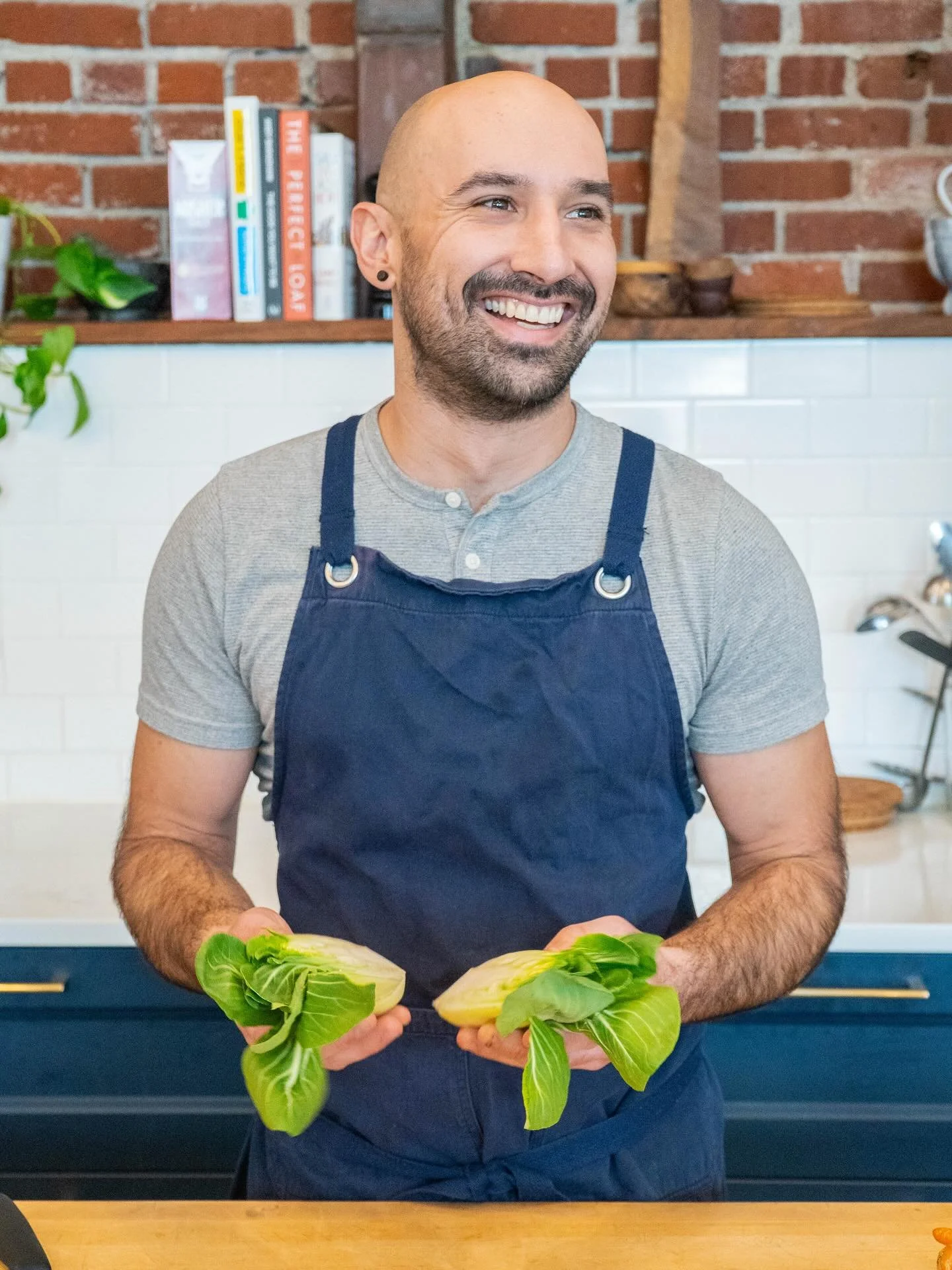 Hey everyone! For those of you who are new around here, I’d like to introduce myself:
I’m Luca. Chef, Food Educator and Owner of Squirrel Meals. Despite the fact that my whole entire life revolves around food, I have always found the so
