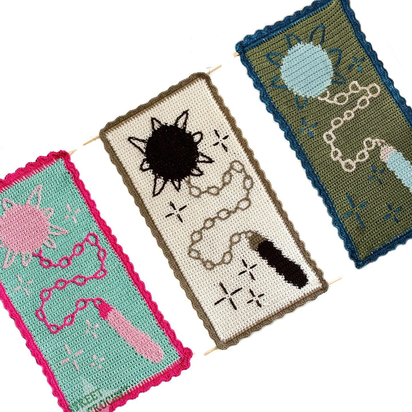 the flail pattern is out now !!! 

thank you so much to @streetcrochet and @hyperfocus.nett for testing ❤️❤️ 

the only pattern left to complete is the axe and then I&rsquo;ll release the bundle :-)

#destinymakes #crochet #tapestrycrochet #flailpatt