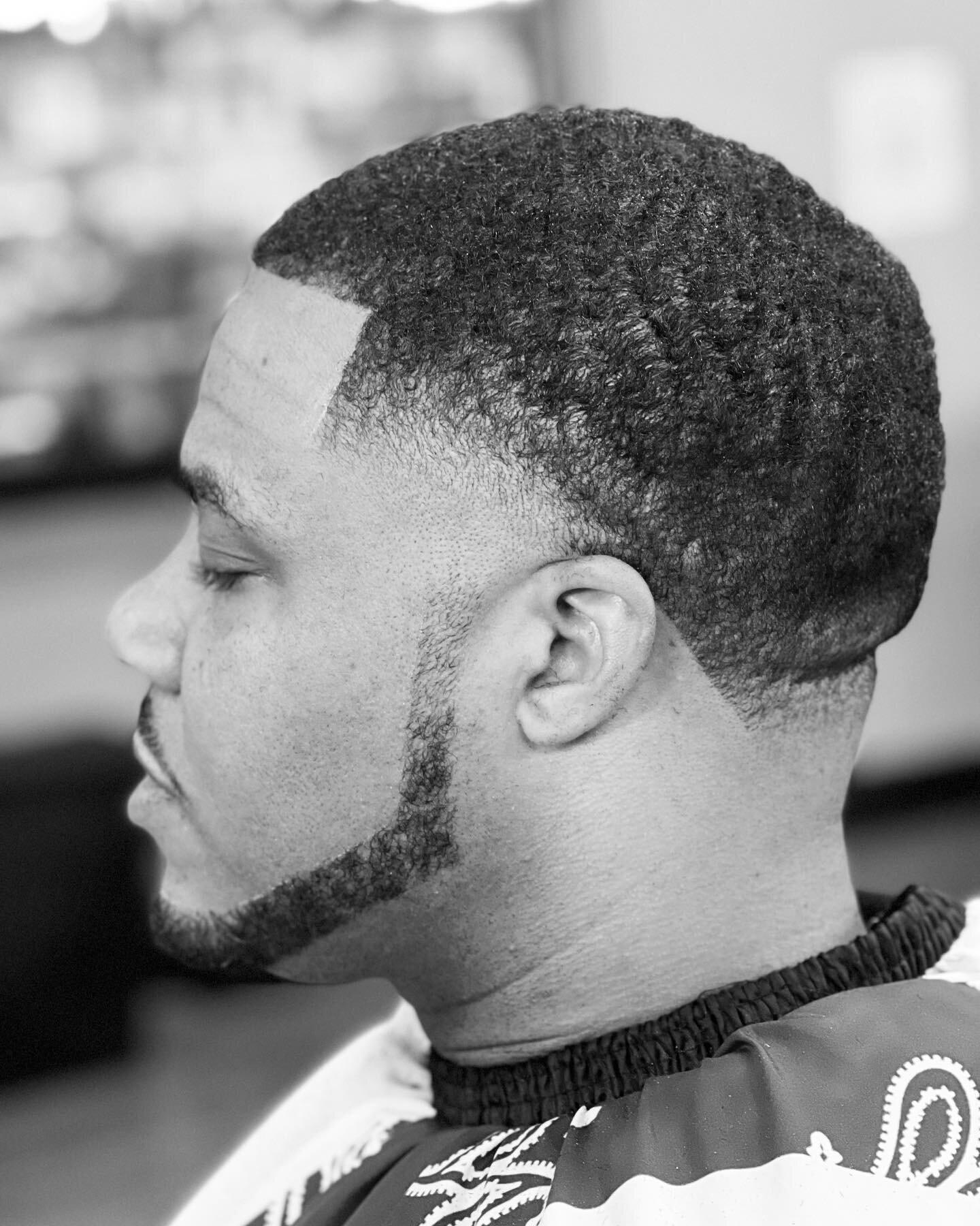 Attention to detail is what separates me from the next..
Redthebarbersj.com

#sanjose#dtsj#sanjosestate#barber#ybfb#yourbarbersfavoritebarber#fades#tapers#lineup#beard#chinstrap#mcblender#barbershopconnect