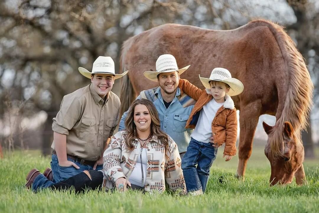 Family time!
#maternity #family #redroan #roan #quarterhorse #quarterhorsesofinstagram #aqhaproud #gelding #familytime #horse #equine #equinephotography #horsephotography #caitlindemura #northtexasequinephotographer #dfwphotographer #equestrian #cowb