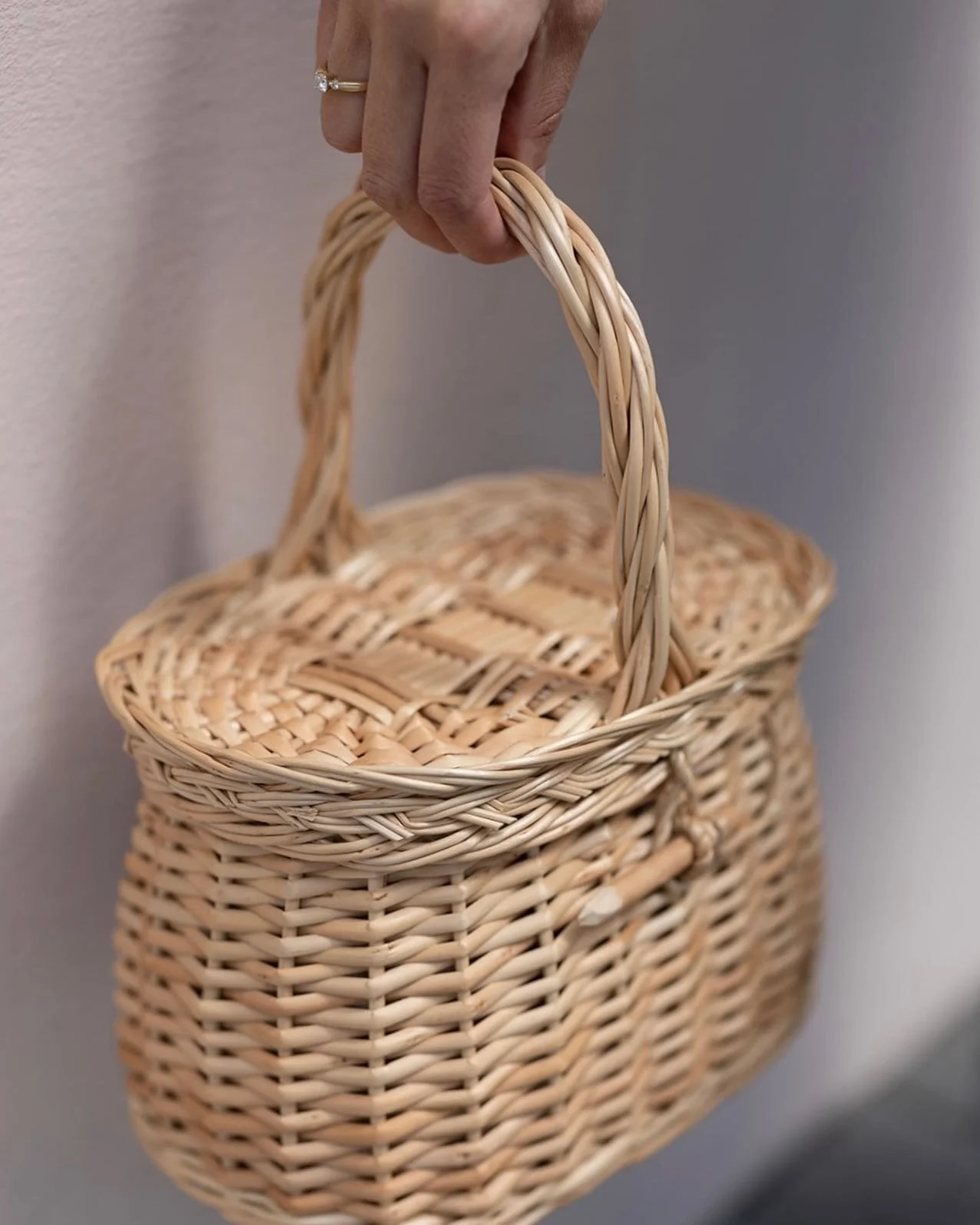 S&atilde;o Miguel Basket - available in our online shop [link in bio].
.
Picture: @vandascazzari 
#tasteofportugal