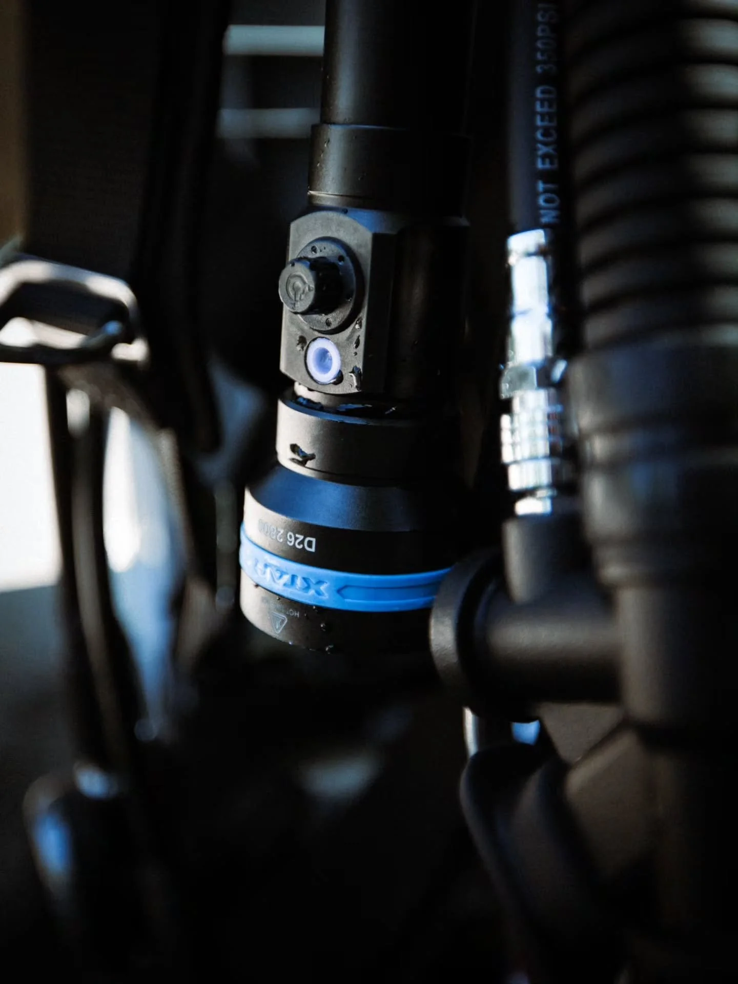 Lake diving visibility check: 10 meters on a good day, green soup on a bad one. So yeah, you're gonna need a proper light.

The D26 2800 pushes 2800 lumens through a 7&deg; ultra-narrow beam. We're talking a 450m throw. In a lake. Where you can't eve