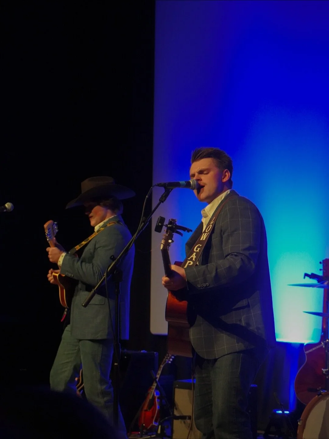 Had a great time at the @lyricwooster 

Last show of the year, sold out. Thanks to everyone who showed up and showed out! We&rsquo;ll be back soon, Columbus and Cleveland in January can&rsquo;t come soon enough.

#lowgap #countrymusic #livemusic #rea