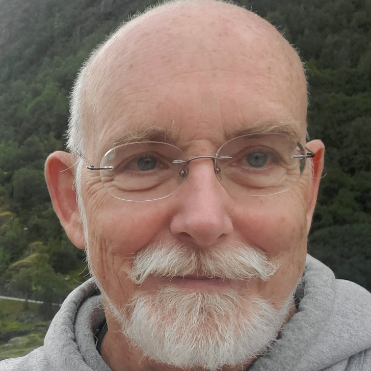 Peter photo square.png