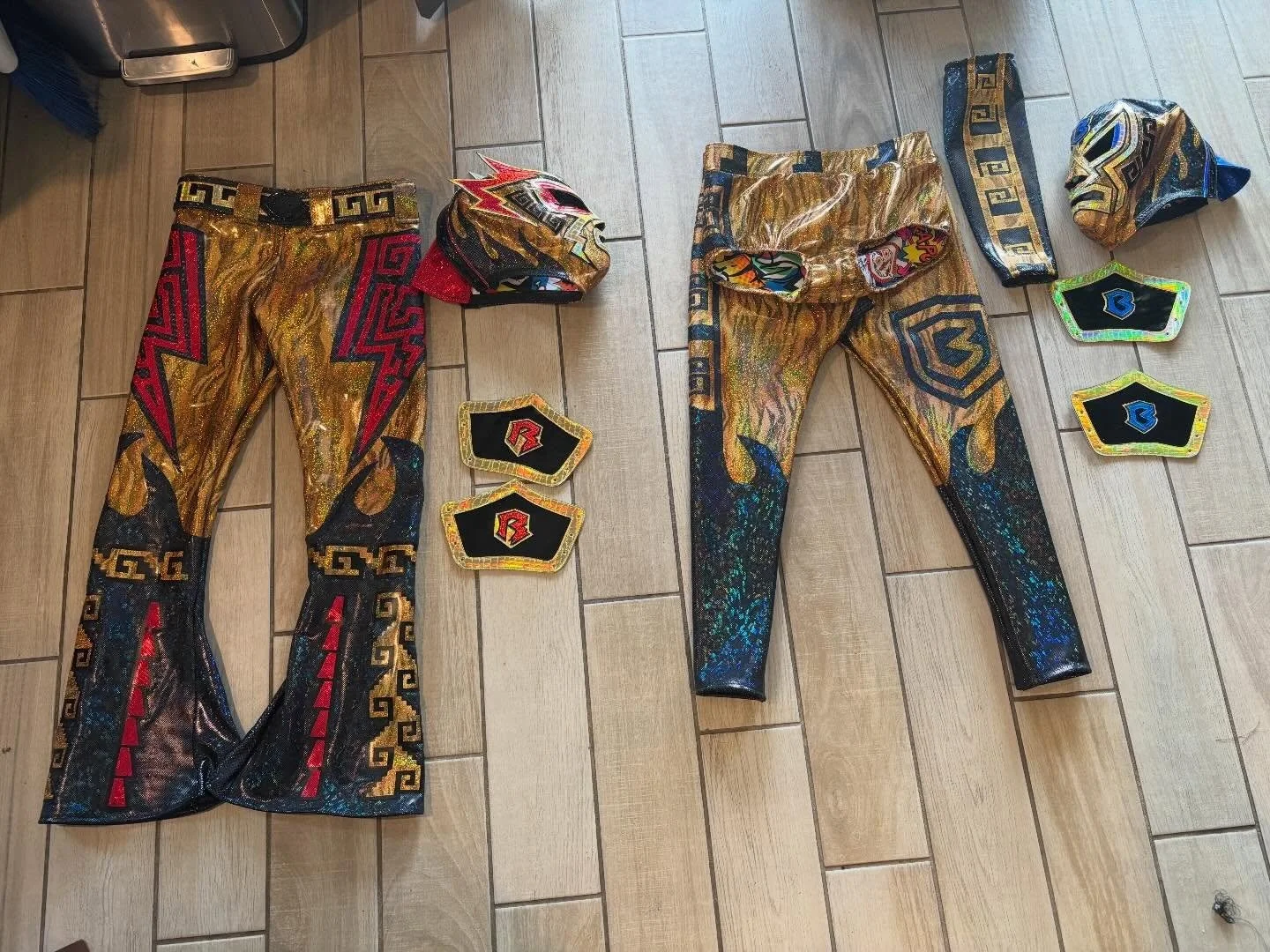 Gear for @losamericanoswwe 

Stay #luchalit @luchathreadz