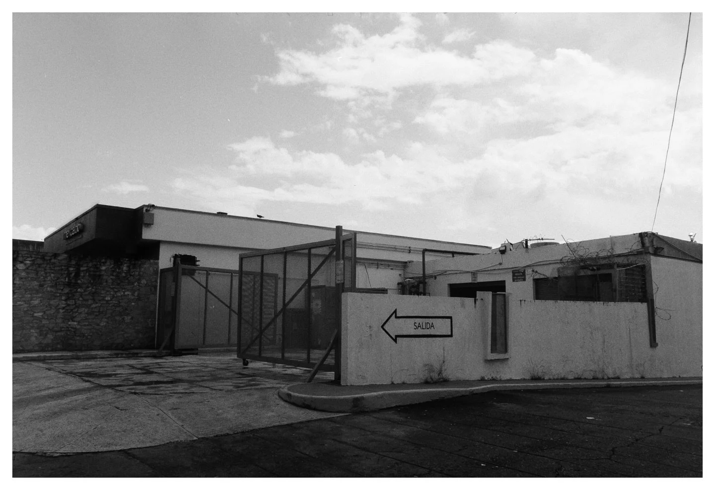 R&iacute;o Piedras
Febrero 2026
Uno de los mil d&iacute;as nublados
&bull;
&bull;
&bull;
&bull;
&bull;
&bull;
&bull;
&bull;
&bull;
&bull;
#nikonf #kentmere400 #plazadelmercadoriopiedras #r&iacute;opiedras #ilfordfilm