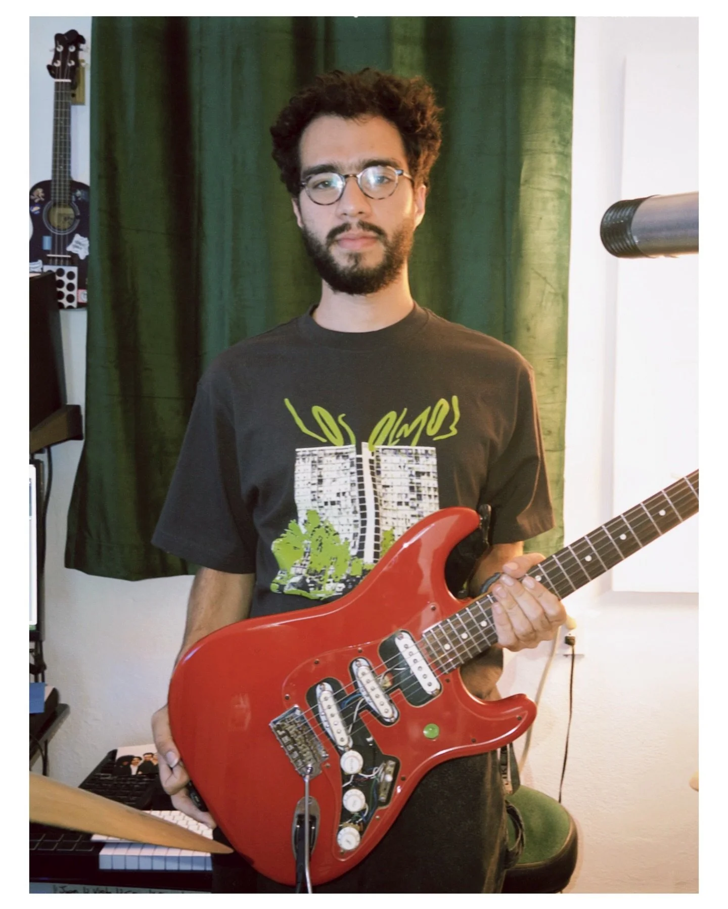 Y as&iacute; un 24 de diciembre lleg&oacute;&hellip;.. EL MERCH NUEVO!!🚨🚨🚨 disponible online ya a trav&eacute;s de nuestros DM&rsquo;s y en persona en nuestro pr&oacute;ximo show La Calor 4 este 27 de diciembre 2025!! S&iacute; te quedaste con gan