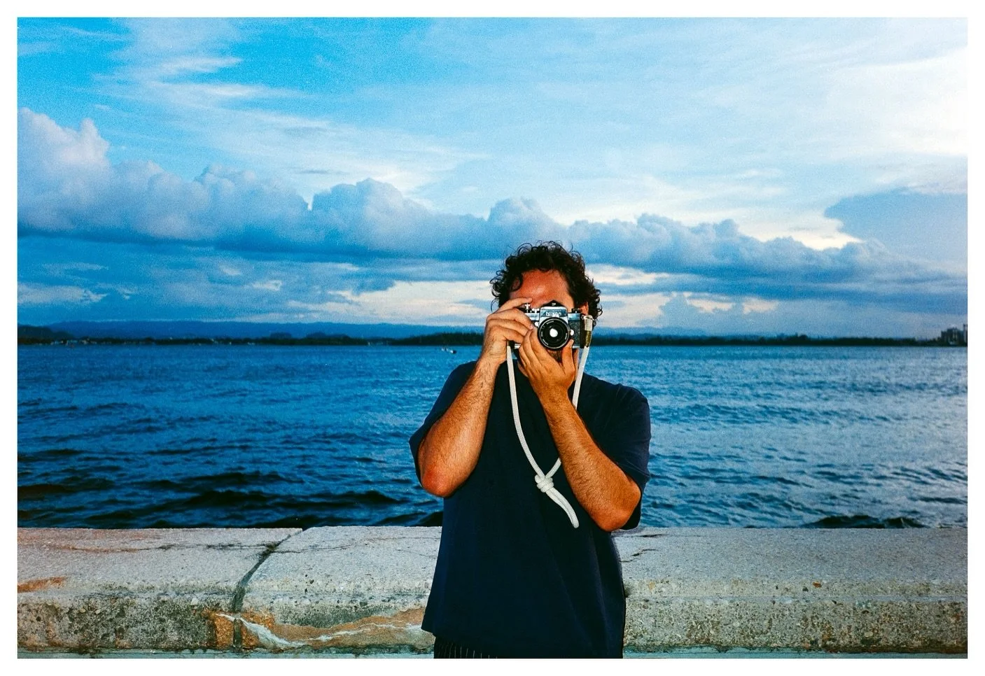 Se tiraron muchas fotos. Dump de
&ldquo;Verano&rdquo; porque este fue de los mejores veranos de mi vida y la seguimos pasando bien. Mucho sol, gente linda, y muuuchos trips a walmart a buscar rollos

Y acabo de descubrir que Instagram solo deja a&nti