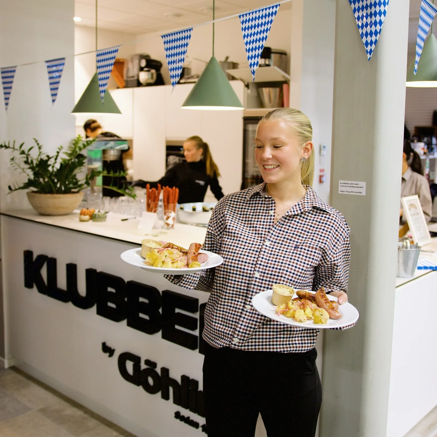 OKTOBERFEST À LA KLUBBEN 🍻🥨💙
Vilken torsdagkväll, TACK till alla som kom & bidrog med er härliga energi för denna kvällen, alltid lika trevligt!! Vi hade även lottning under kvällen med gåvor sponsrad