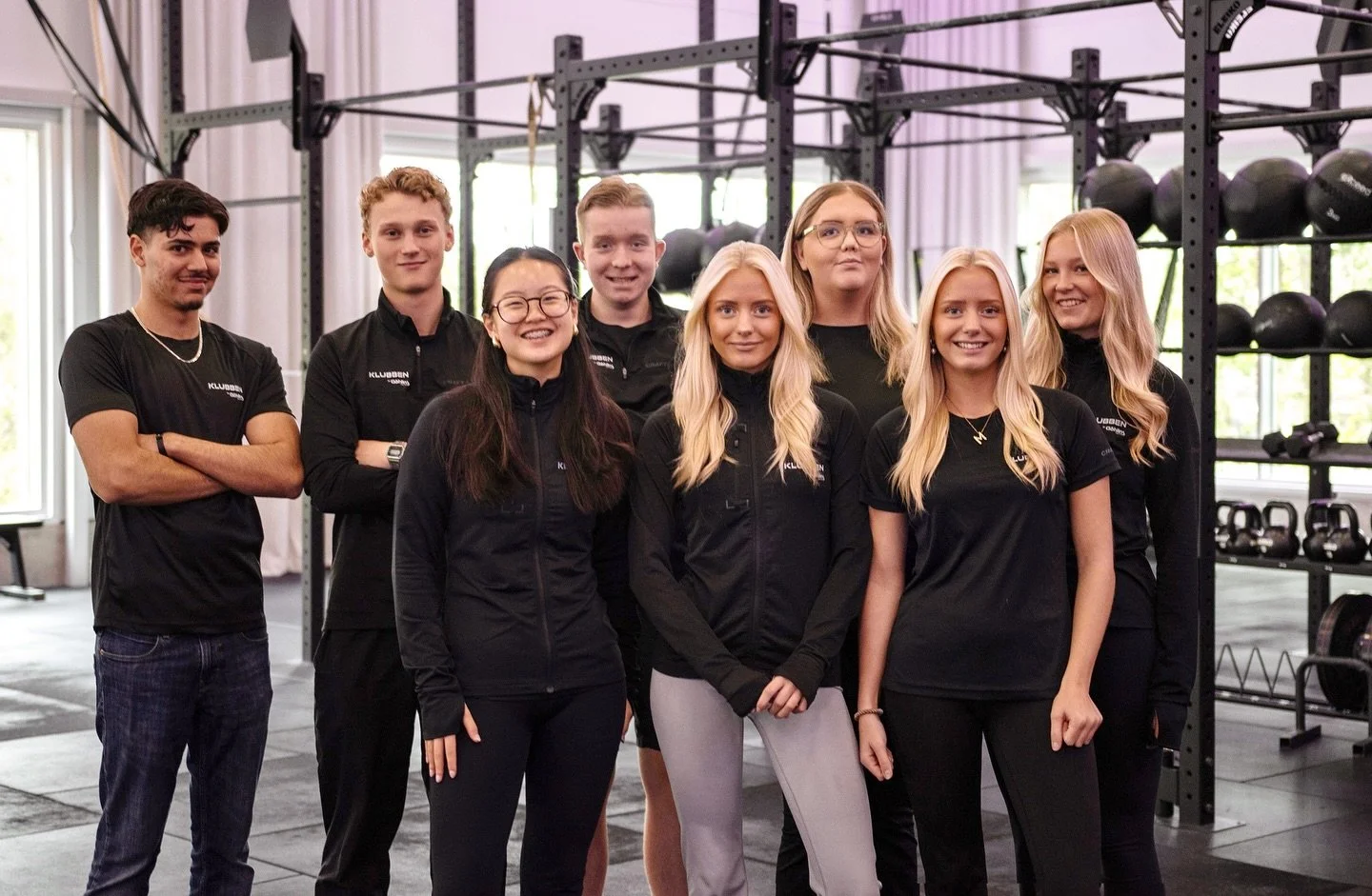 VILL DU BLI EN DEL AV V&Aring;RT H&Auml;RLIGA G&Auml;NG TIM-ARBETARE?!? 🌟 Just nu &auml;r dem 8 stj&auml;rnor som jobbar p&aring; v&aring;ra event, 5-kamp, kalas, miniklubben, serviceunderh&aring;ll f&ouml;r hallen &amp; &auml;r en V&Auml;LDIGT stor