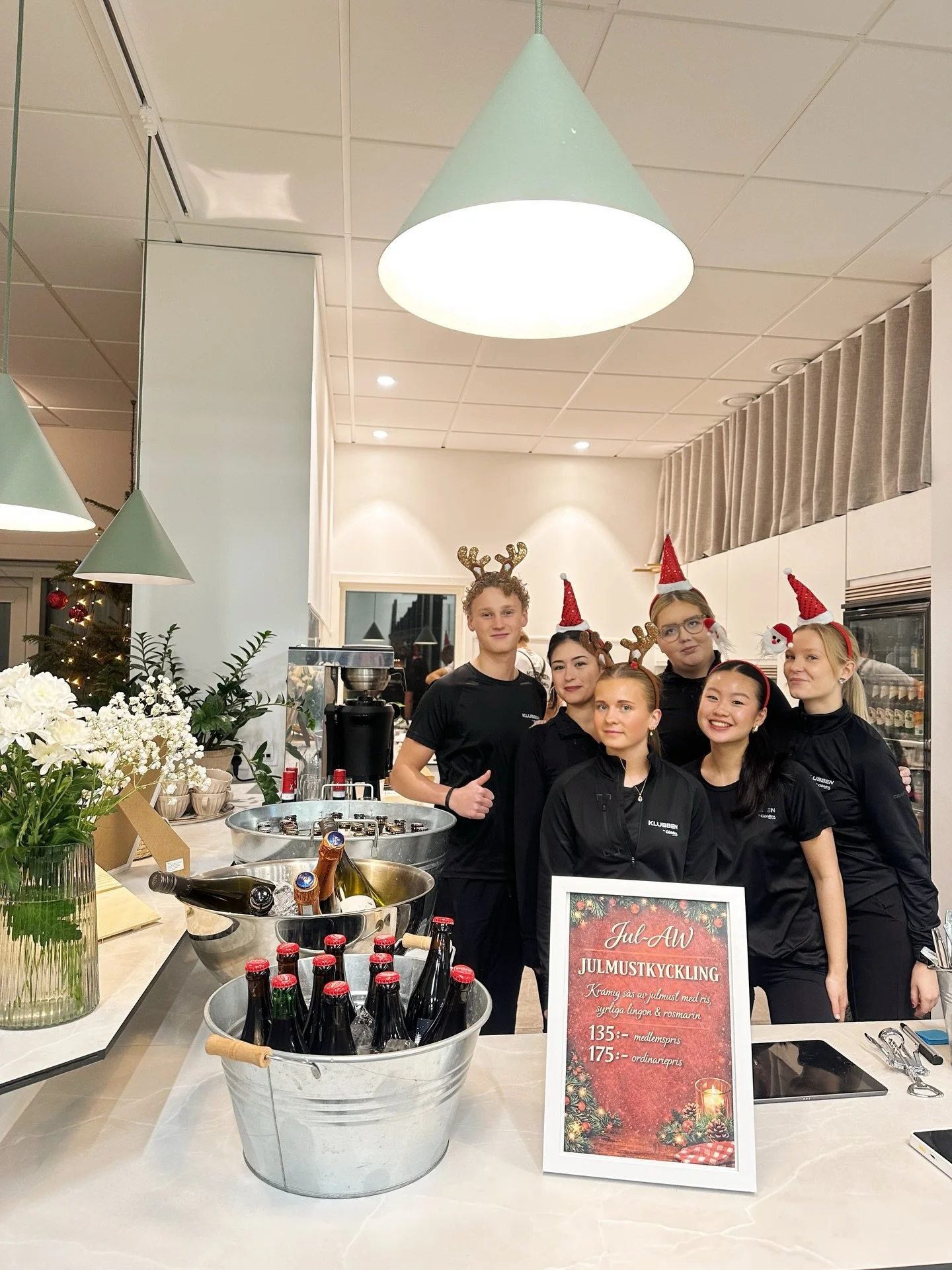 December var en hektiskt m&aring;nad med bokningar av JULKAMPEN f&ouml;r m&aring;nga h&auml;rliga f&ouml;retag , Jul-AW med dansuppvisning av @gislavedsdancers &amp; Lucia-padelturnering med luciafrukost! 
Vi blickar nu fram&aring;t f&ouml;r massa ko