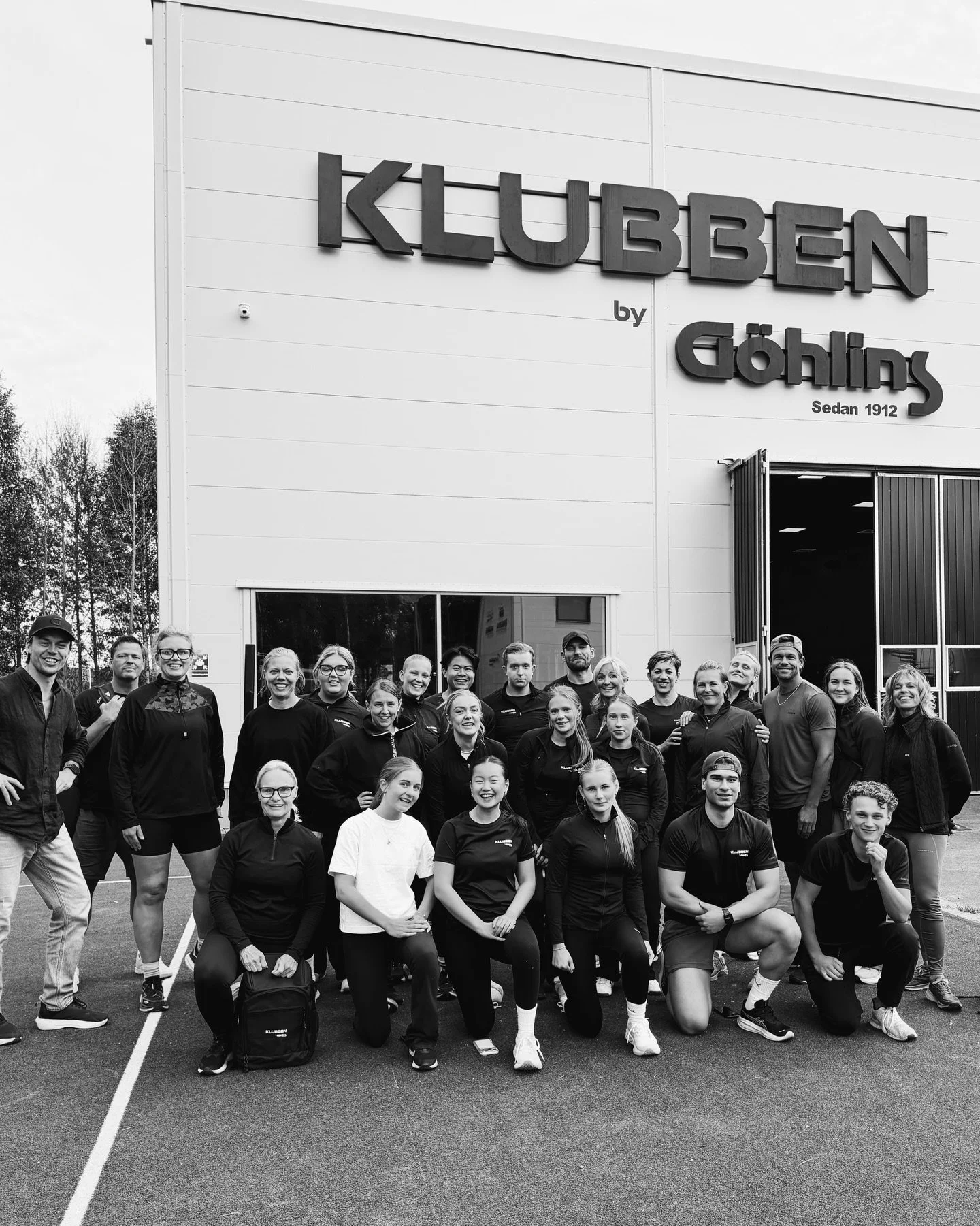 P&aring; bilden ser ni n&aring;gra av v&aring;ra totalt 32 stj&auml;rnor som jobbar p&aring; klubben &amp; som g&ouml;r denna plats till den otroliga samlingsplats som det &auml;r , instrukt&ouml;rer &amp; tim-arbetare!! 

Idag lyckades vi samla 25 s