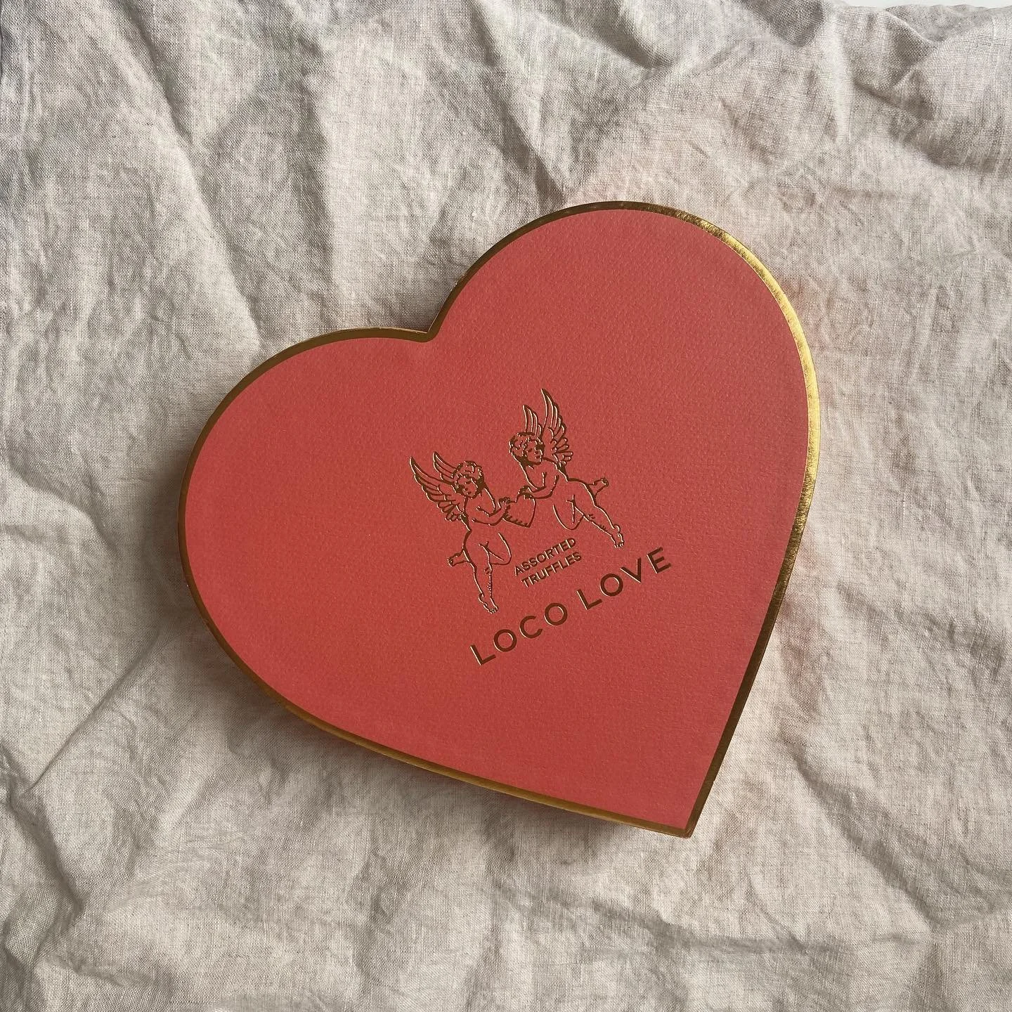 Self love practices for today &amp; every day:

&hearts; everything showers
♡ keeping promises to yourself
&hearts; tech-free solo walks
♡ doing an activity you loved as a kid
&hearts; staying hydrated
♡ taking breaks
&hearts; self massage &amp; kind