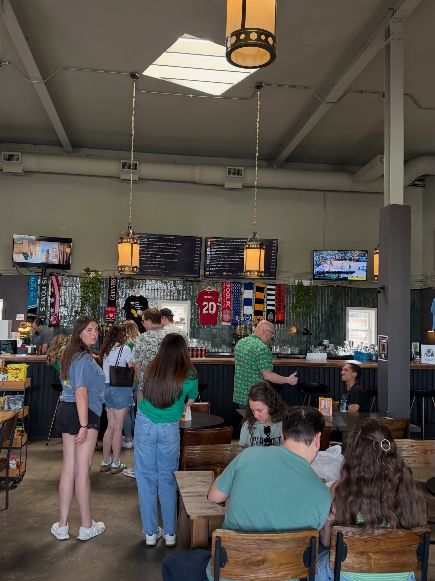 ST PATTYS BAR CRAWL IS LIVE 🍀
DJ from 5-8pm
Open until 10pm