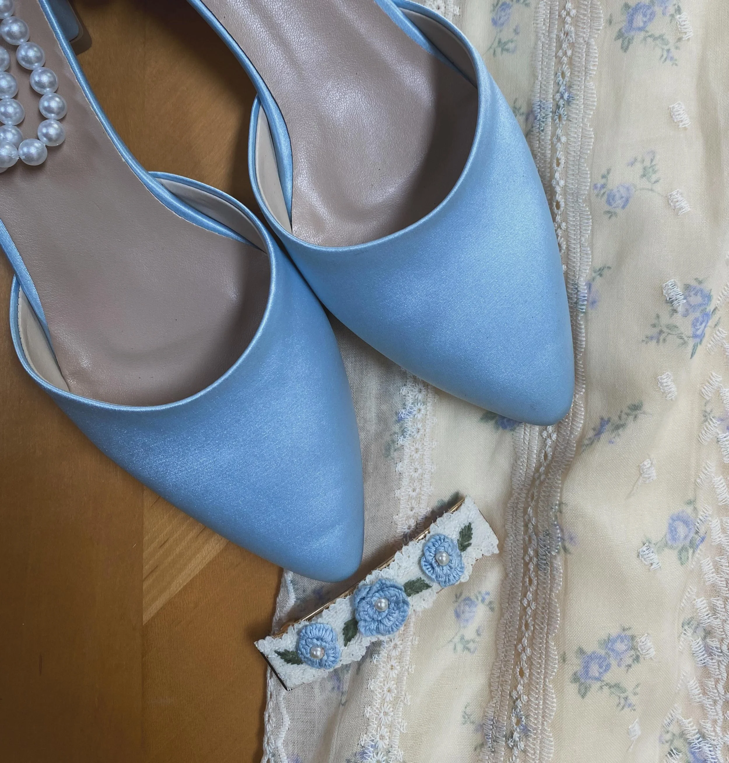 Something powder blue 🩵

I hand embroidered this hairclip the night before @kait_cullen &amp; @charlie_elledge &lsquo;s lovely wedding to match my accessories. (Congratulations you two!! 🥂🤍)

#handembroidery #accessory #laceandpearls #powderblue