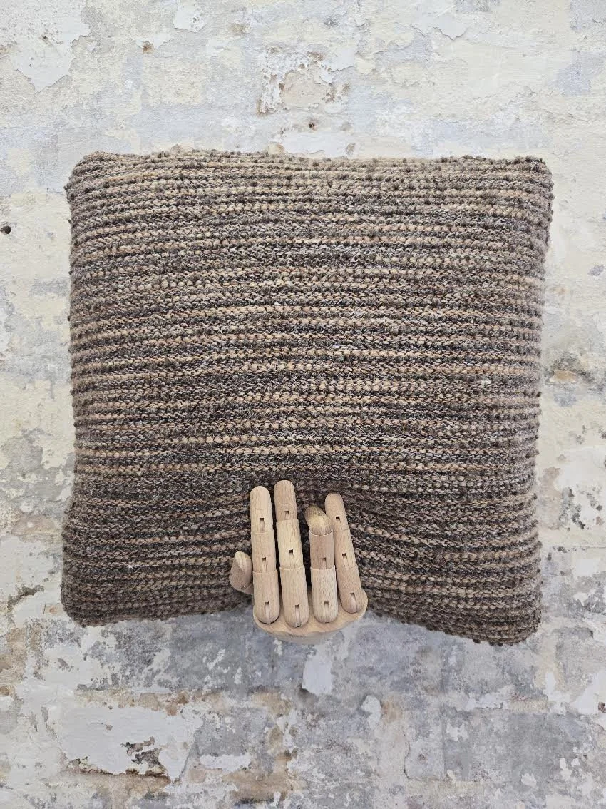Chunky, wall-jute blend